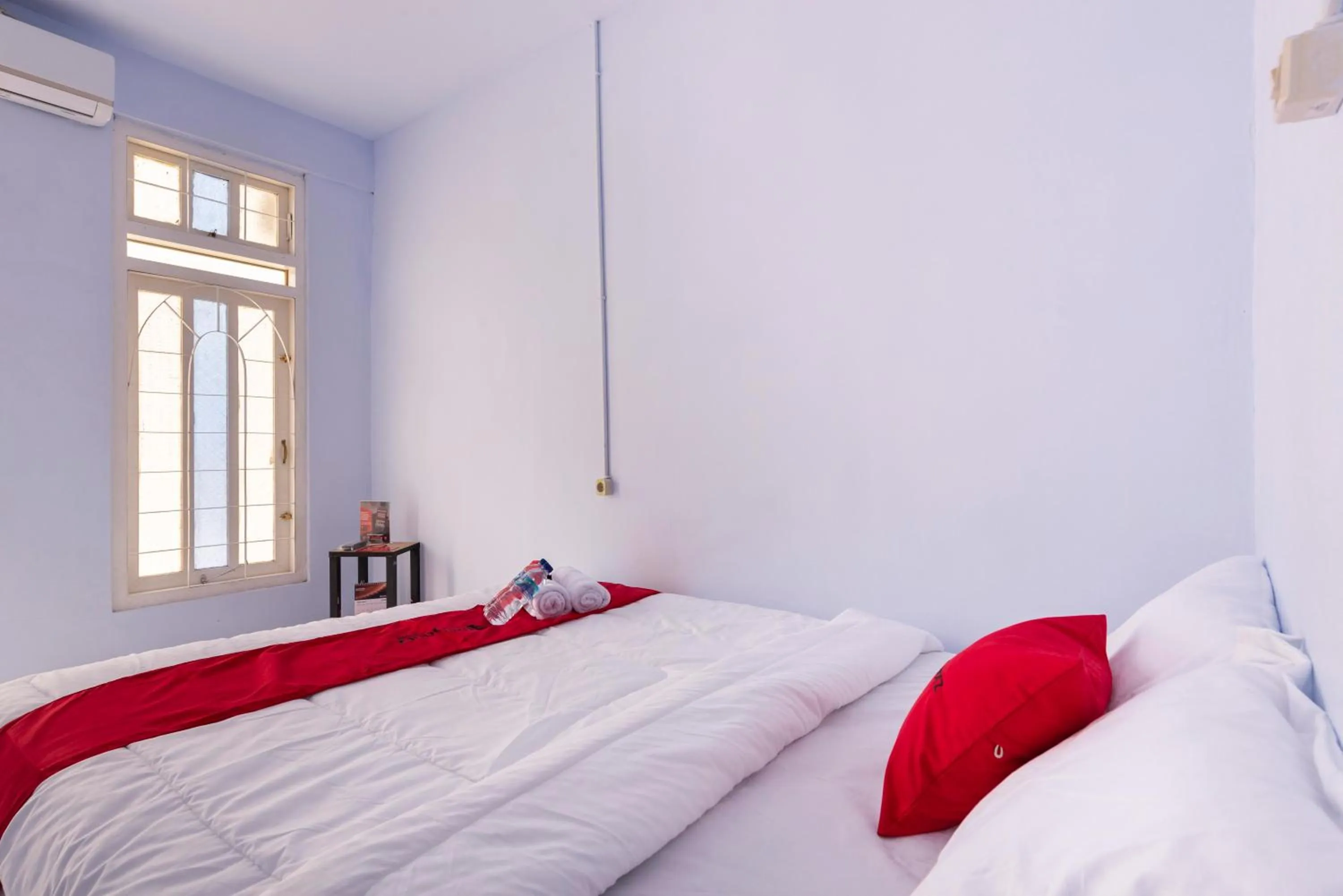 Bed in RedDoorz Syariah @ Bondowoso City Center