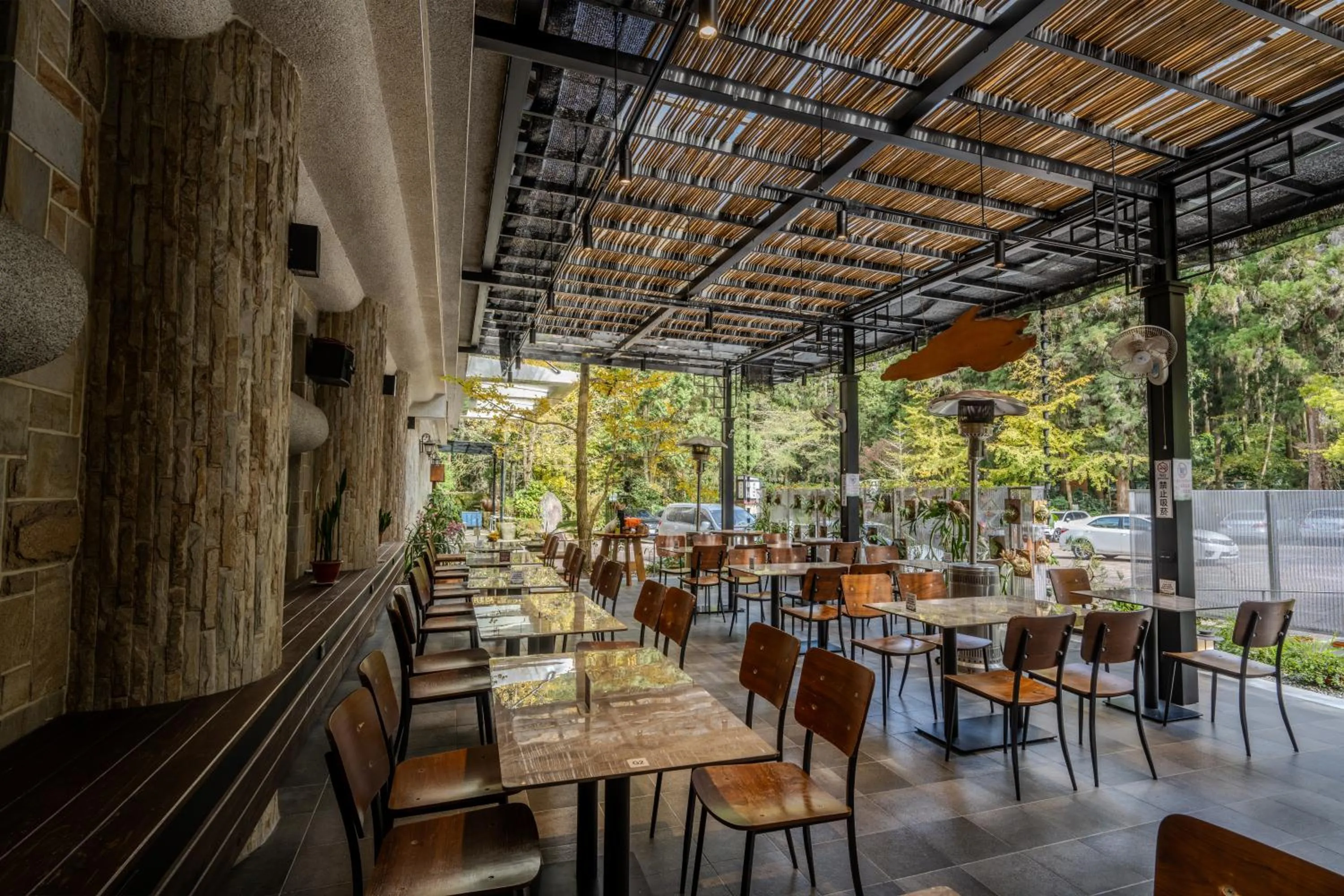 Restaurant/places to eat in Ginkgo Hotel