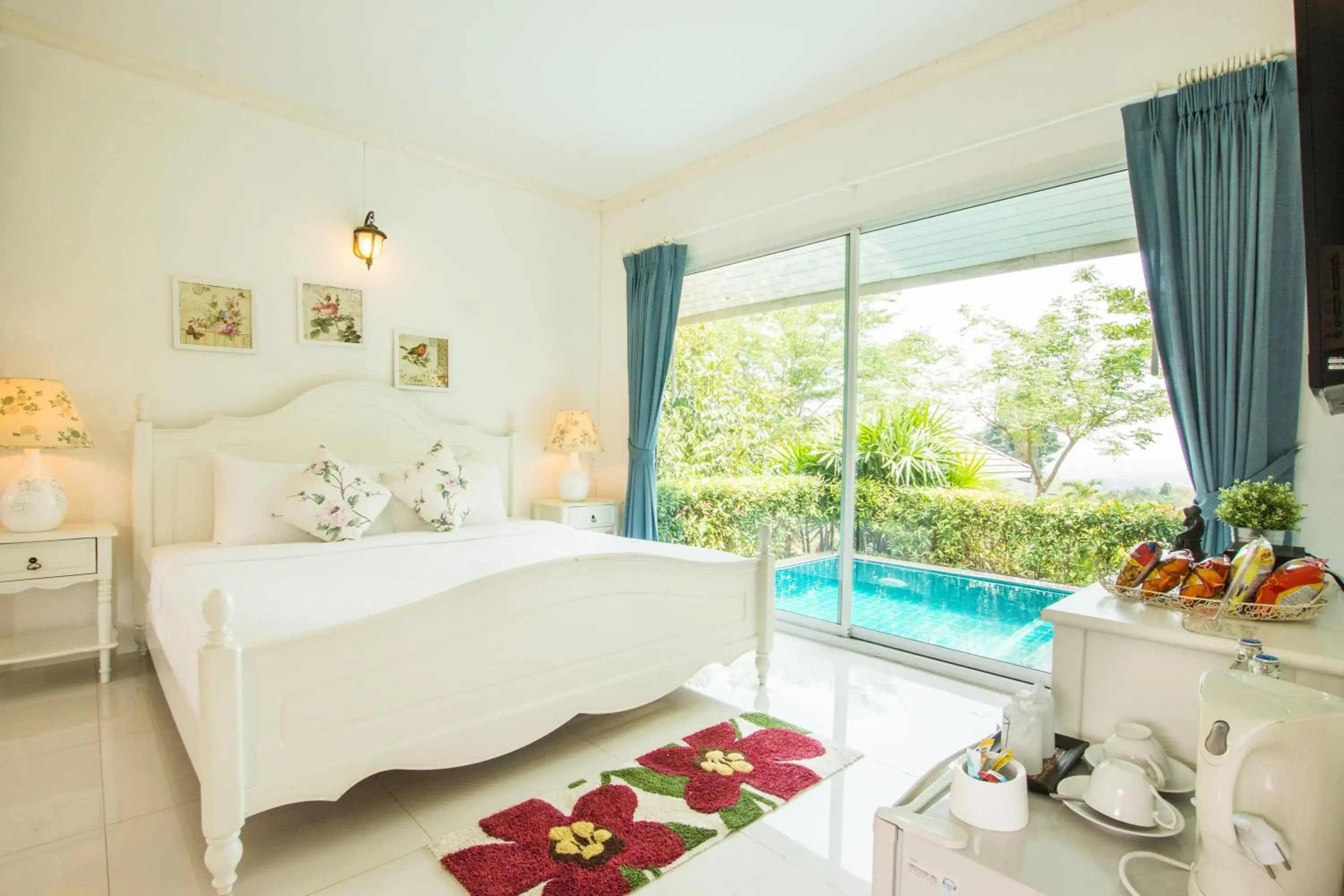 Shower, Bed in The Natural Garden Resort Shower, Bed in The Natural Garden Resort