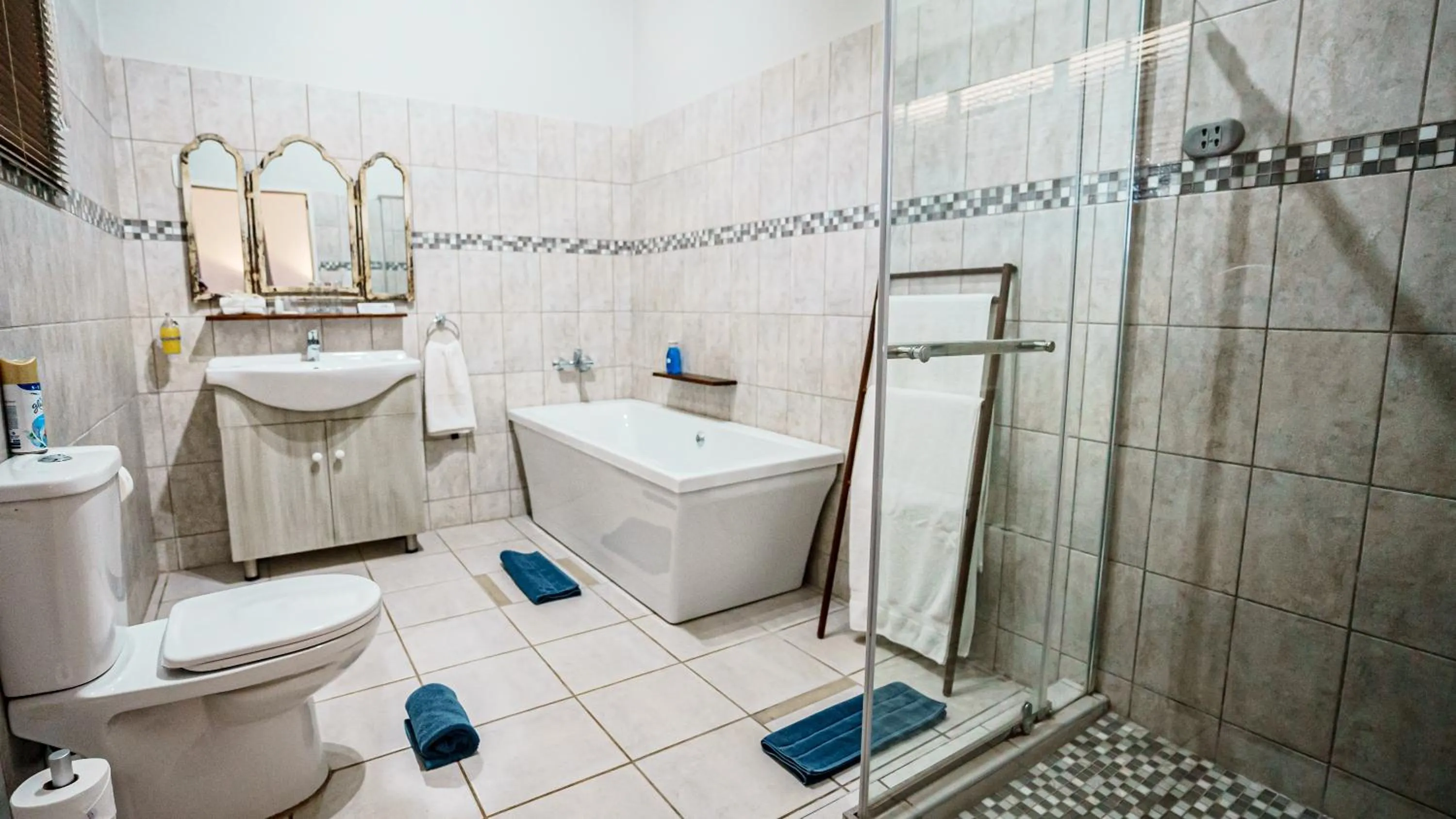 Bath in Jonkershoek Guest Farm