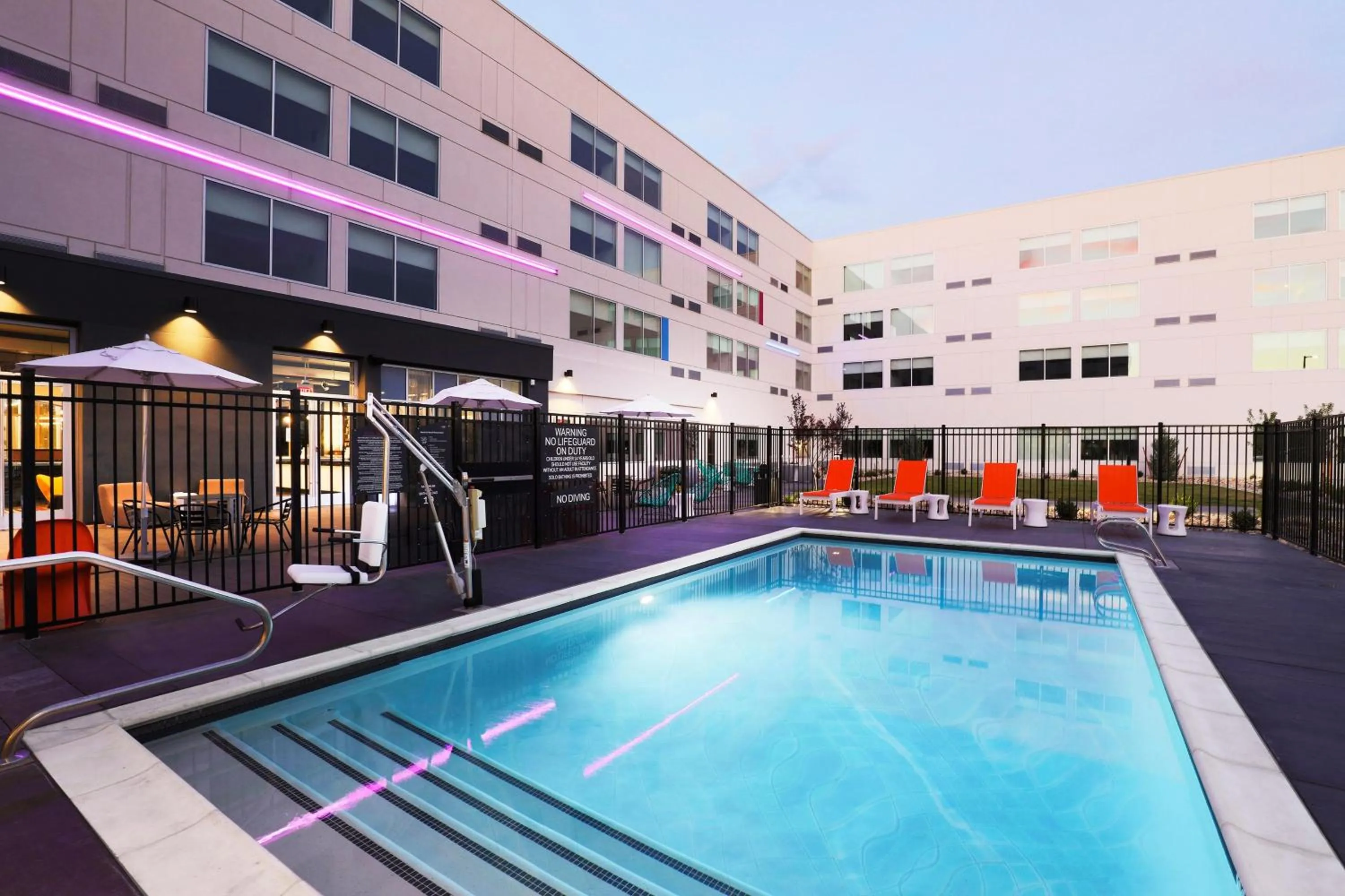 Swimming pool in Aloft Reno Tahoe International Airport