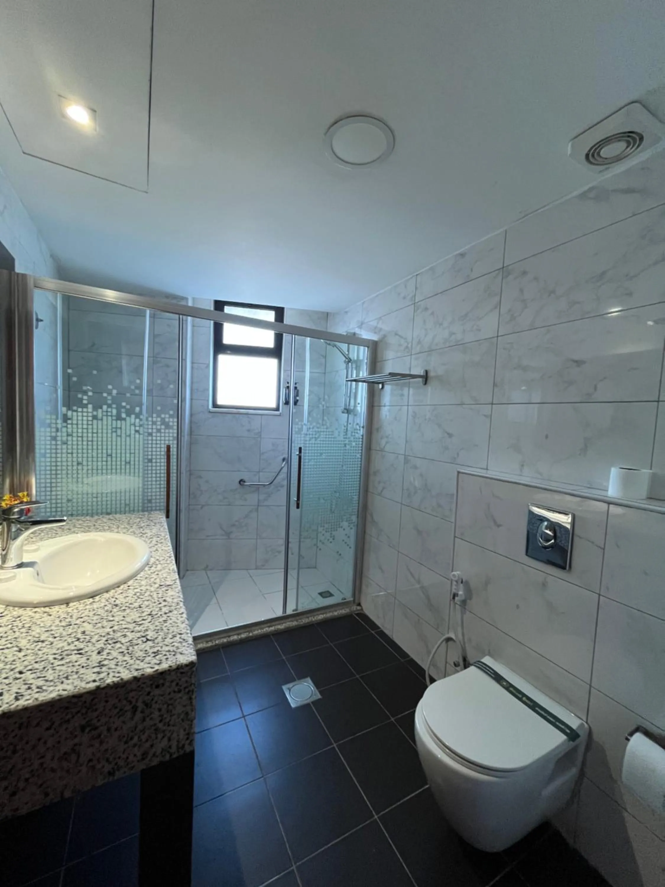Shower in Strand Hotel Jordan