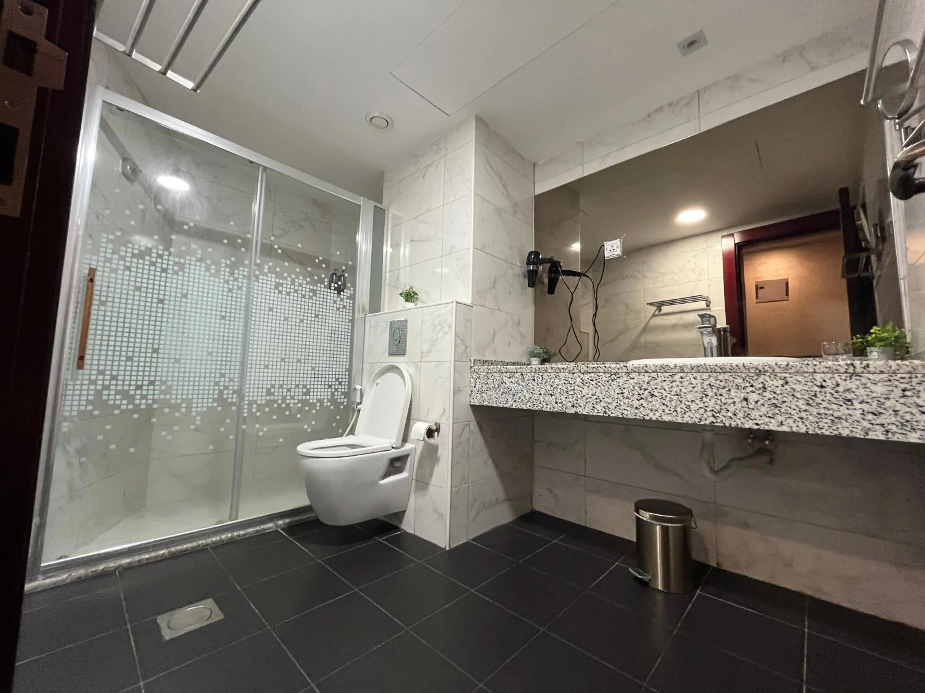 Shower in Strand Hotel Jordan