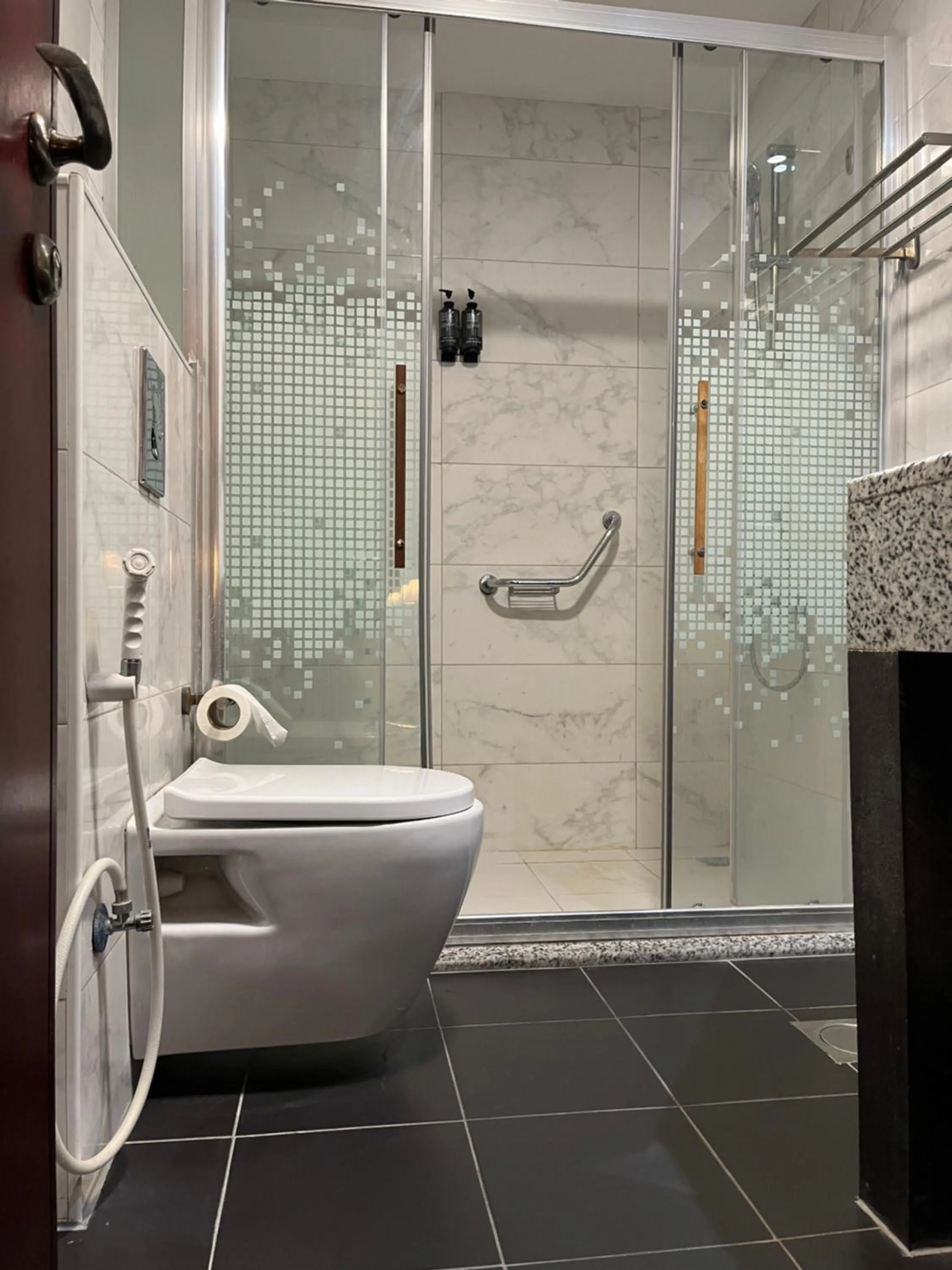 Bathroom in Strand Hotel Jordan