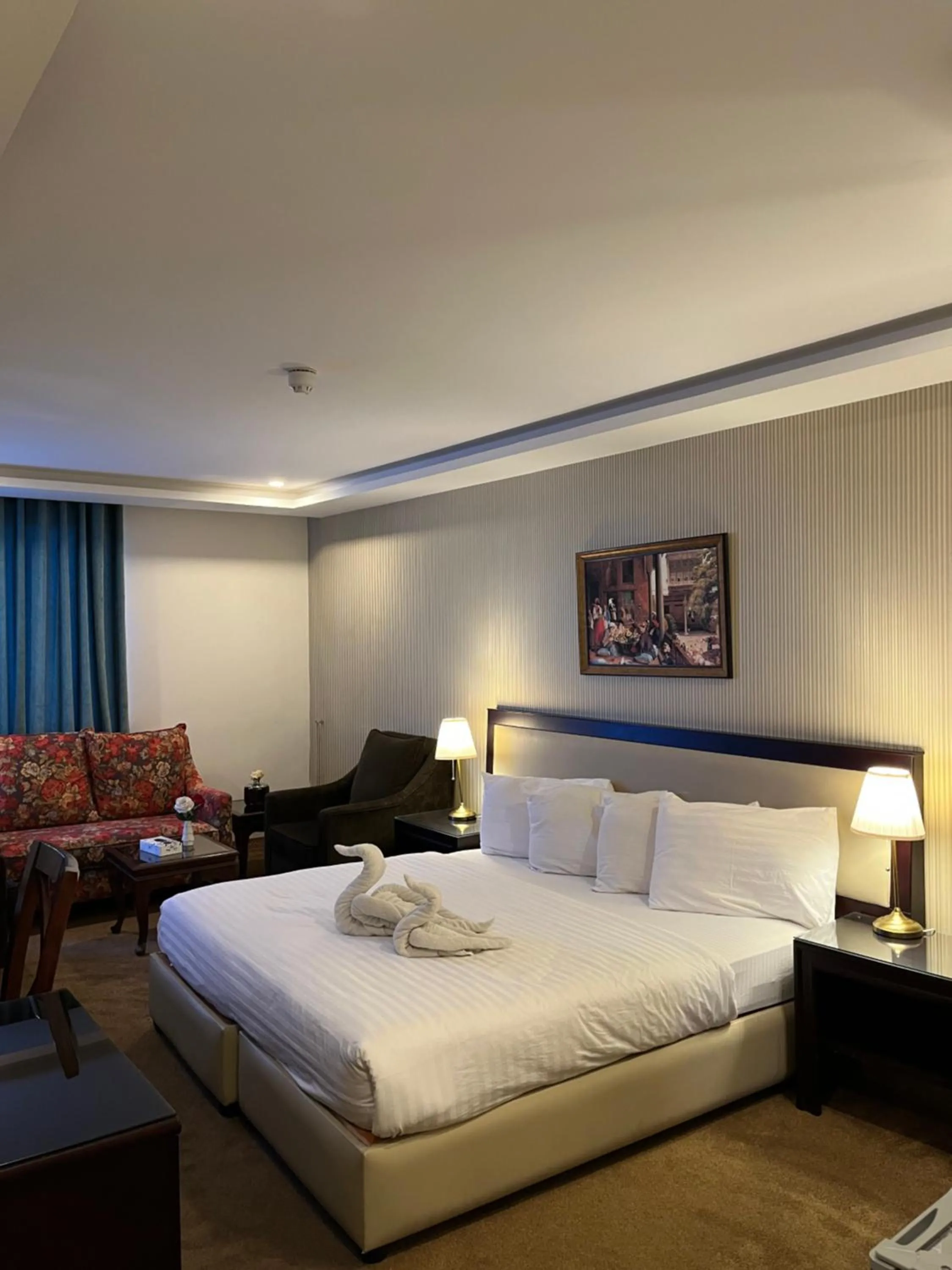 Bedroom, Bed in Strand Hotel Jordan