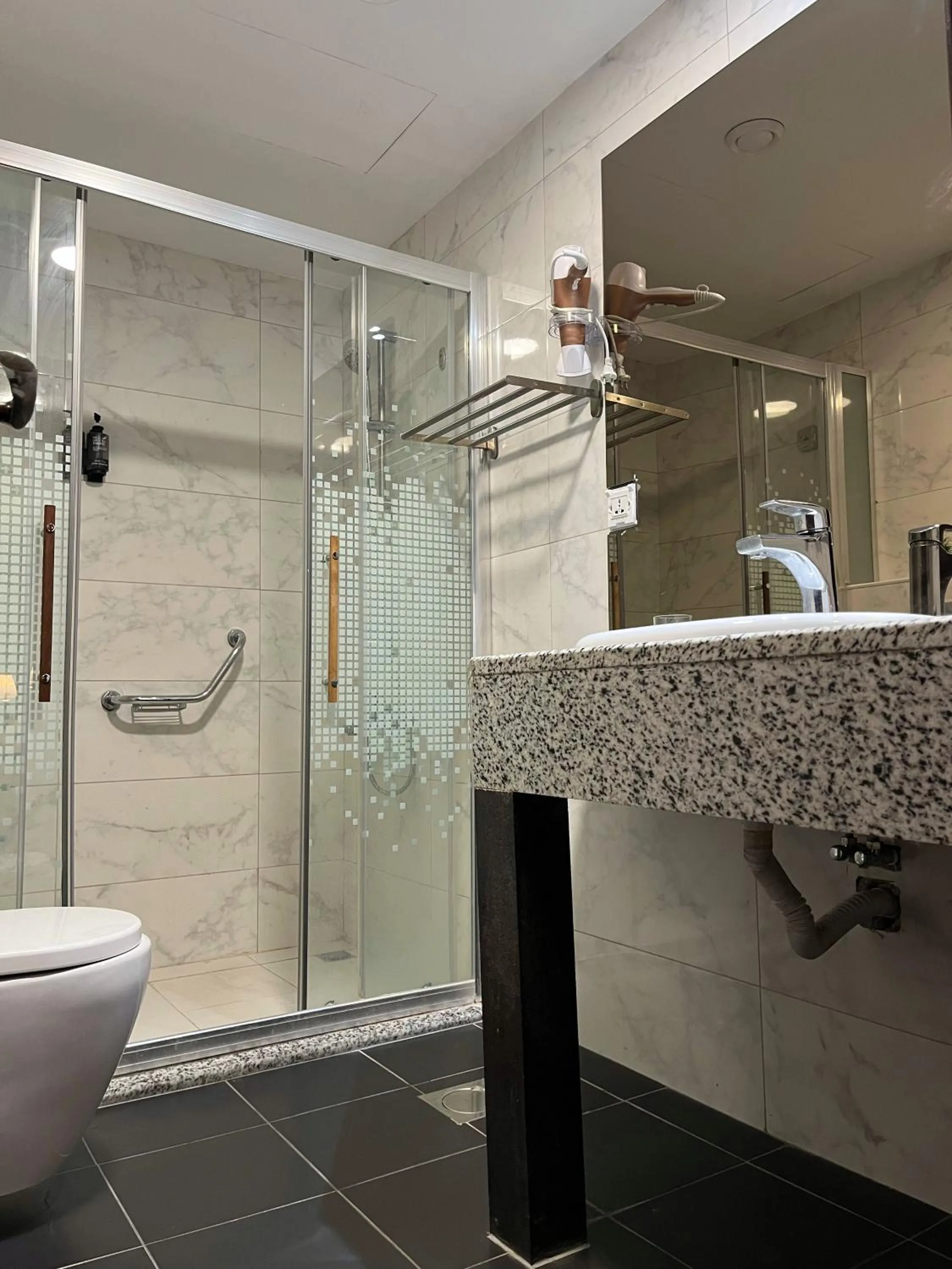 Shower in Strand Hotel Jordan