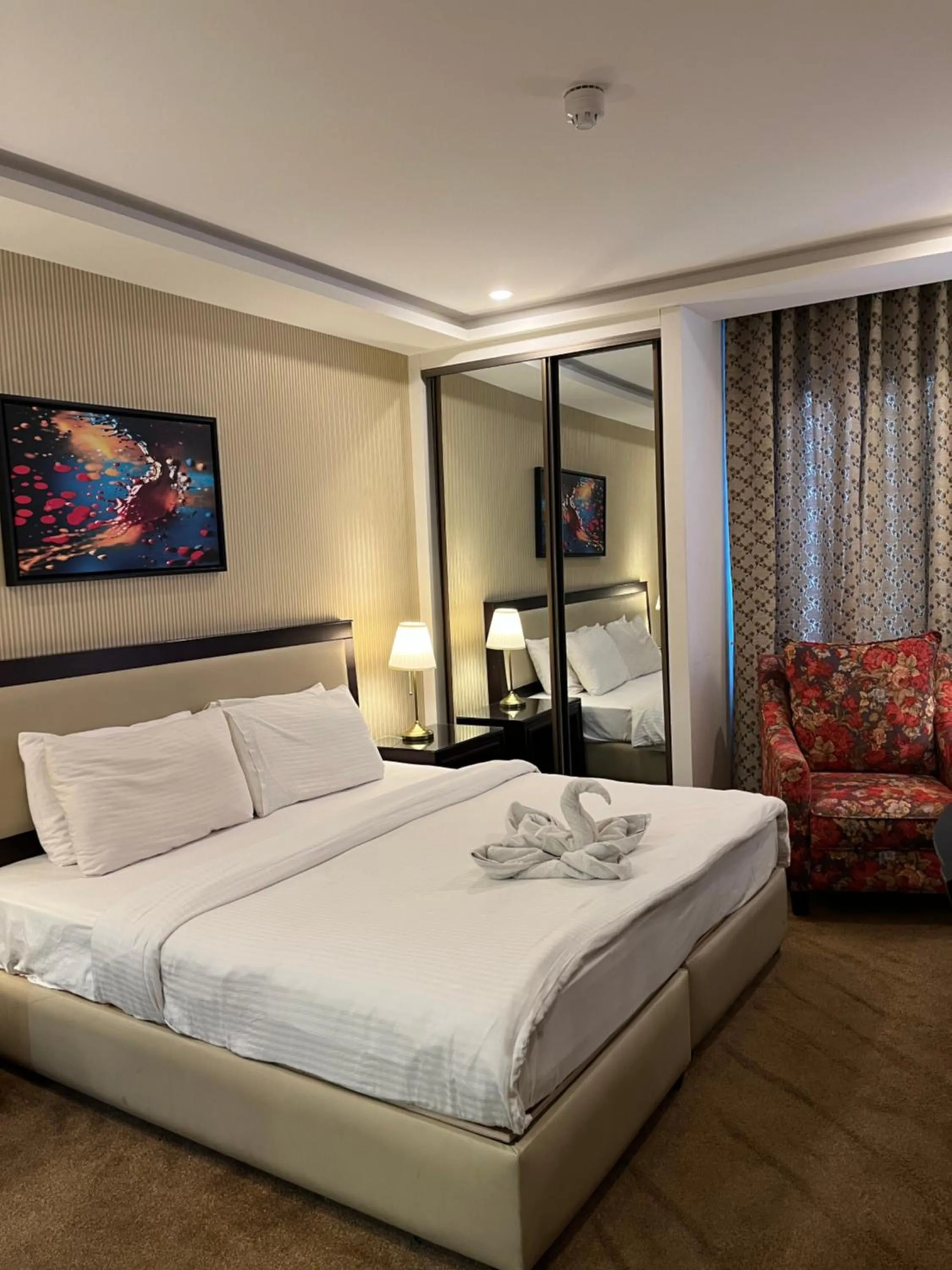 Bedroom, Bed in Strand Hotel Jordan