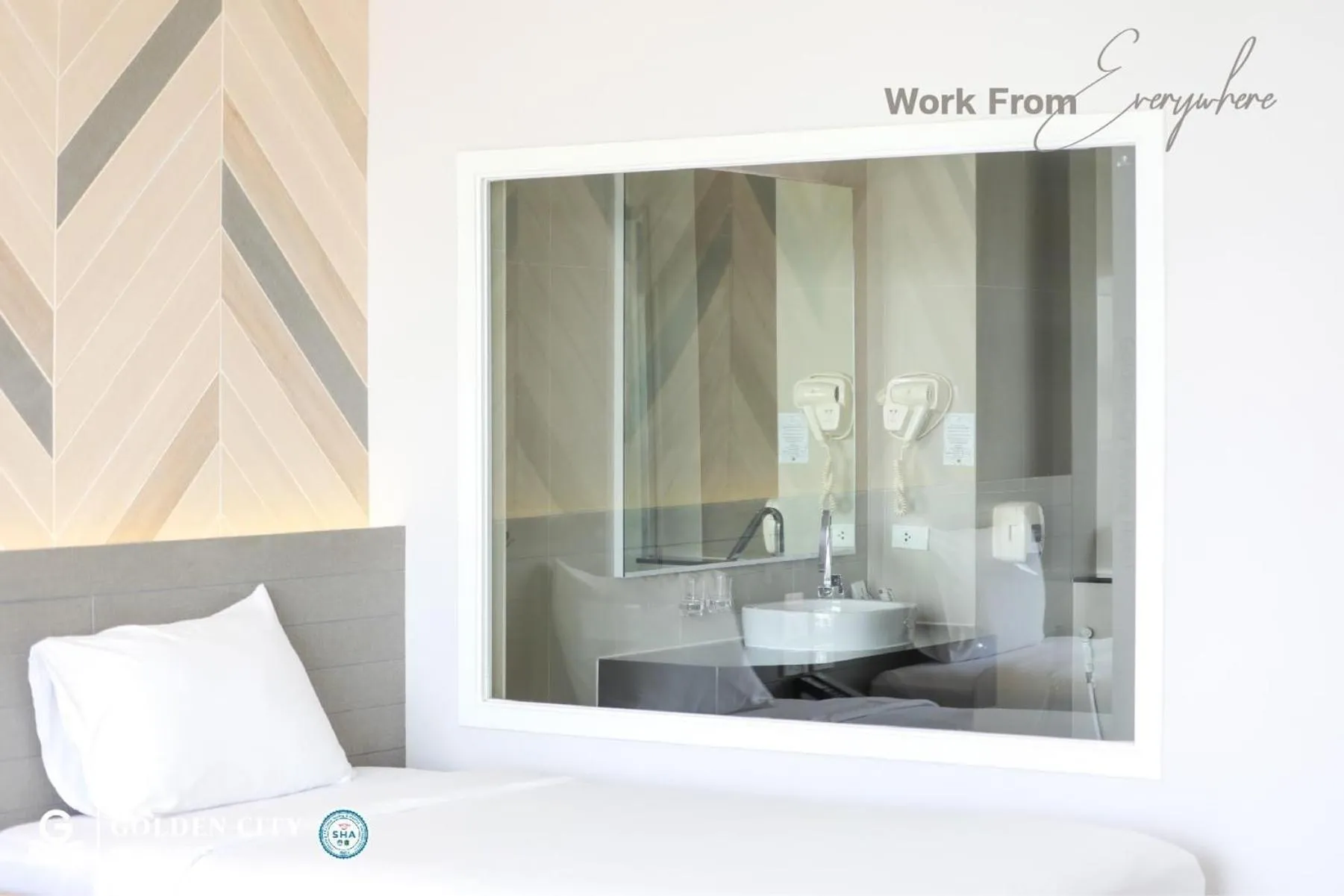 Bed in Golden City Rayong Hotel