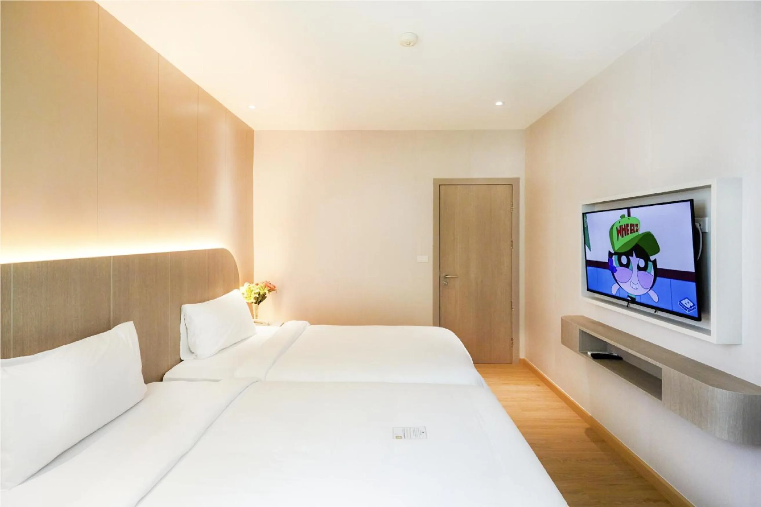 Bedroom, Bed in Golden City Rayong Hotel