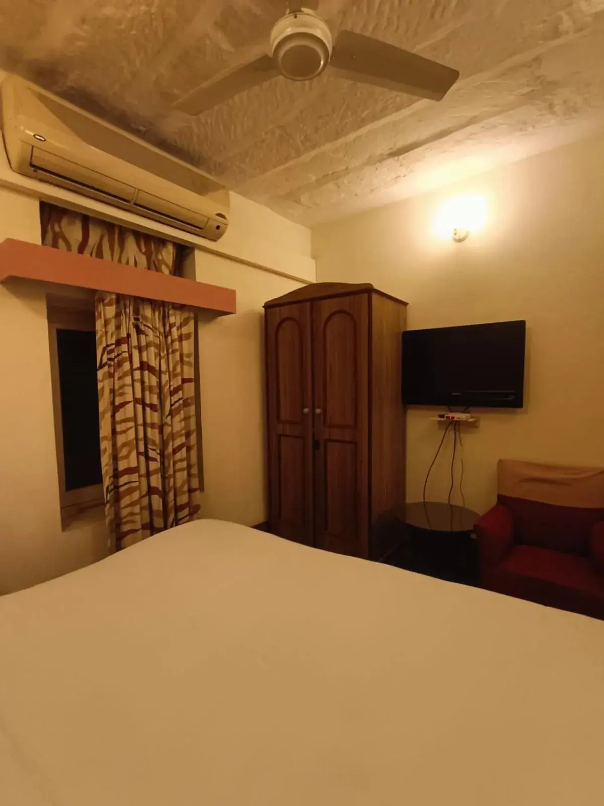 Bed in Karni Bhawan Palace - Heritageby HRH Group of Hotels Bed in Karni Bhawan Palace - Heritageby HRH Group of Hotels