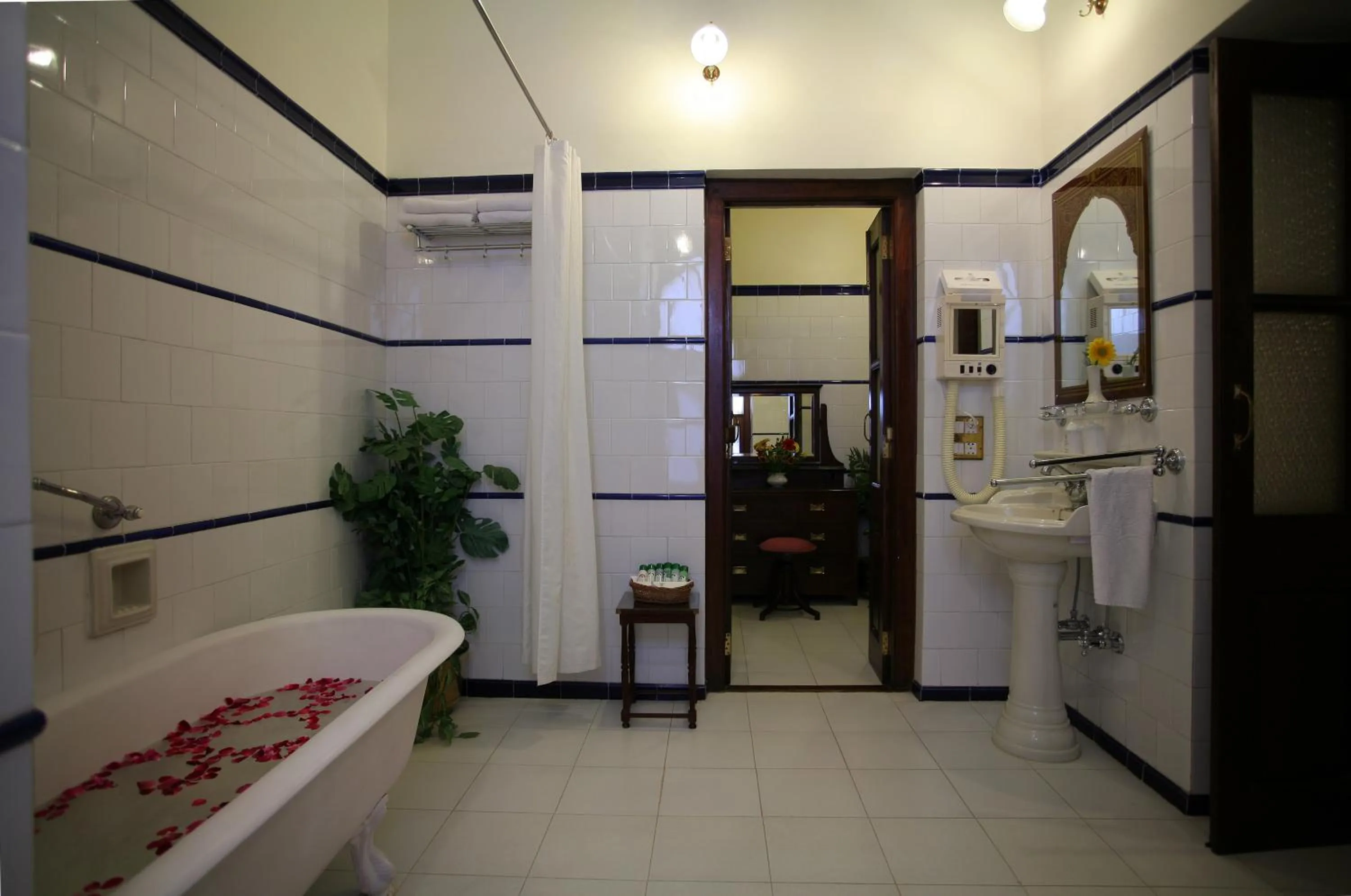 Bathroom in Gajner Palace-Heritage by HRH Group of Hotels