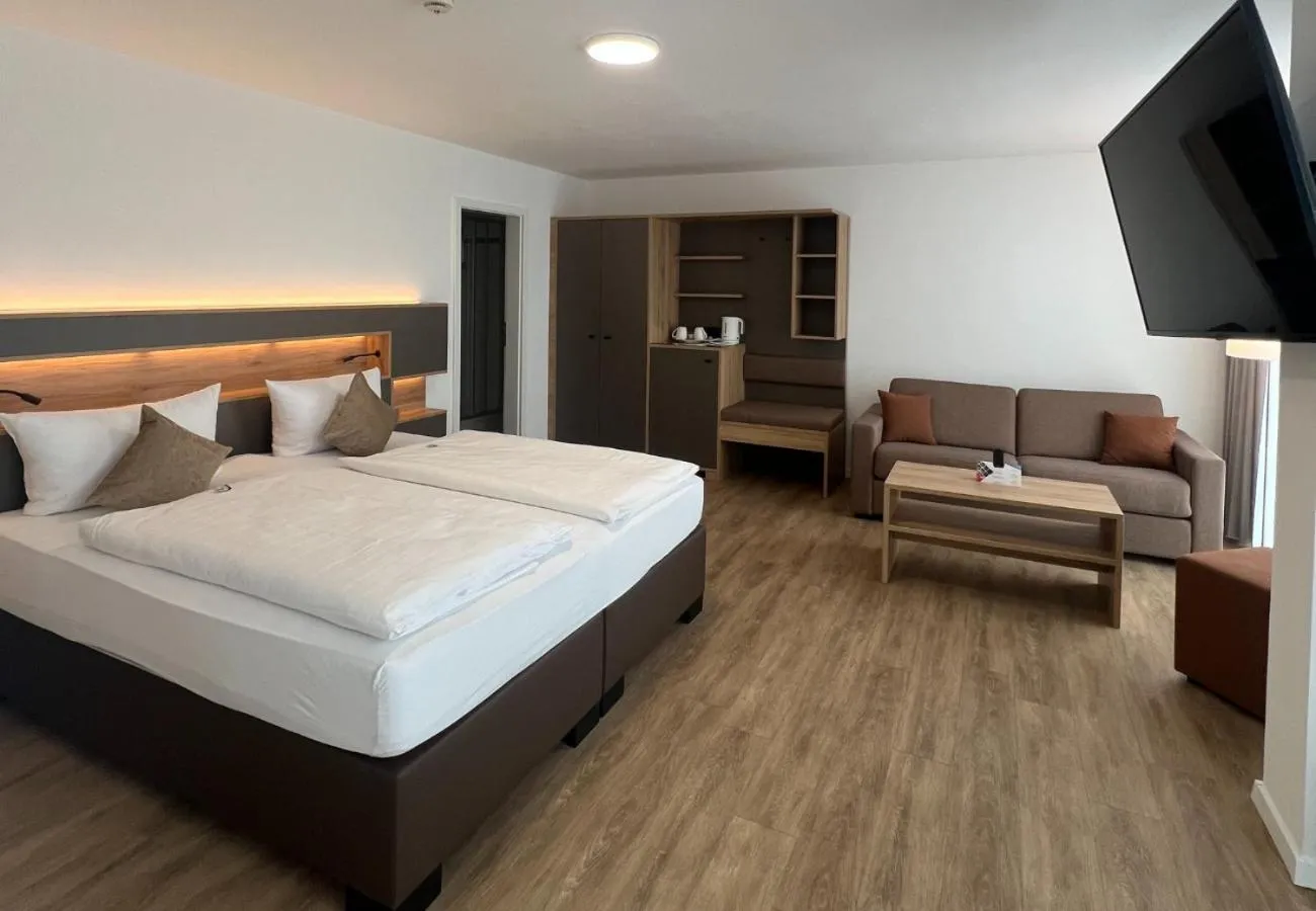 Living room, Bed in PANORAMA HOTEL in Neustadt an der Weinstraße