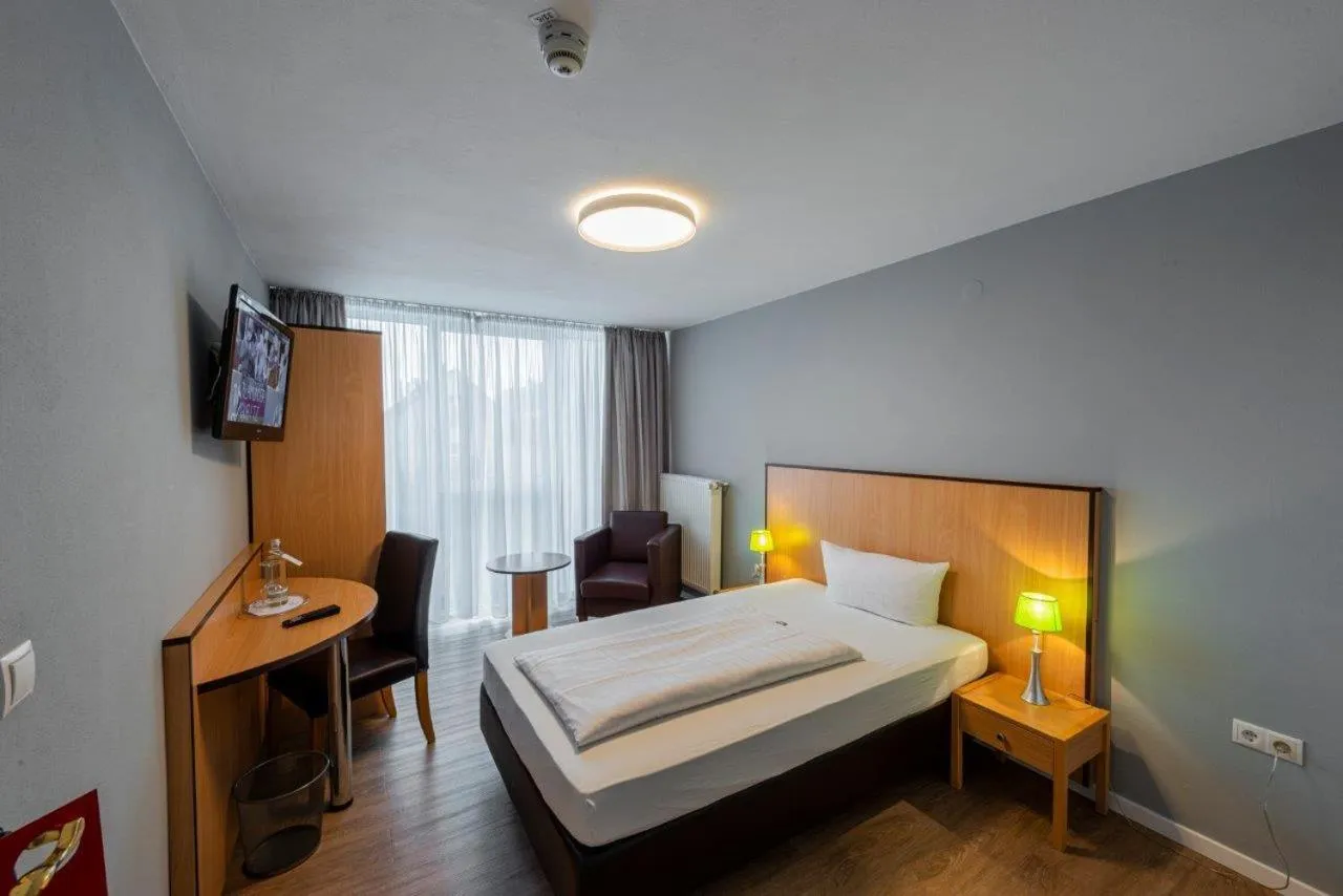 Bedroom, Bed in PANORAMA HOTEL in Neustadt an der Weinstraße