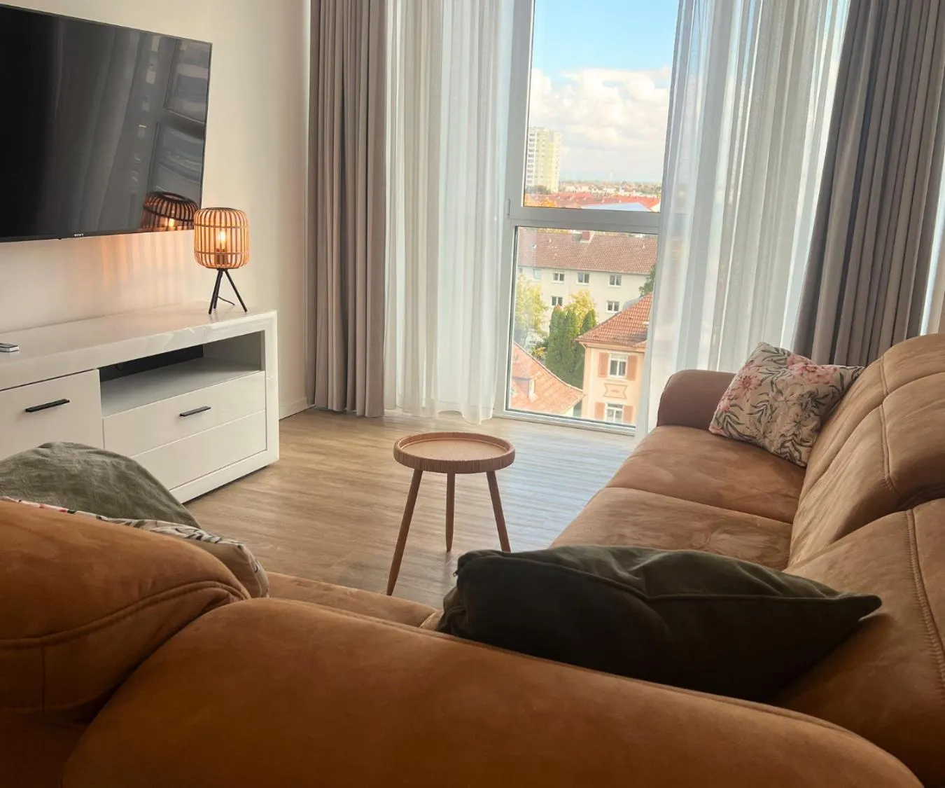 TV and multimedia in PANORAMA HOTEL in Neustadt an der Weinstraße