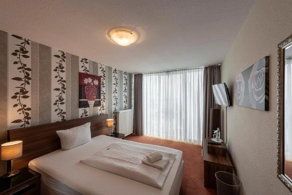 Bed in PANORAMA HOTEL in Neustadt an der Weinstraße