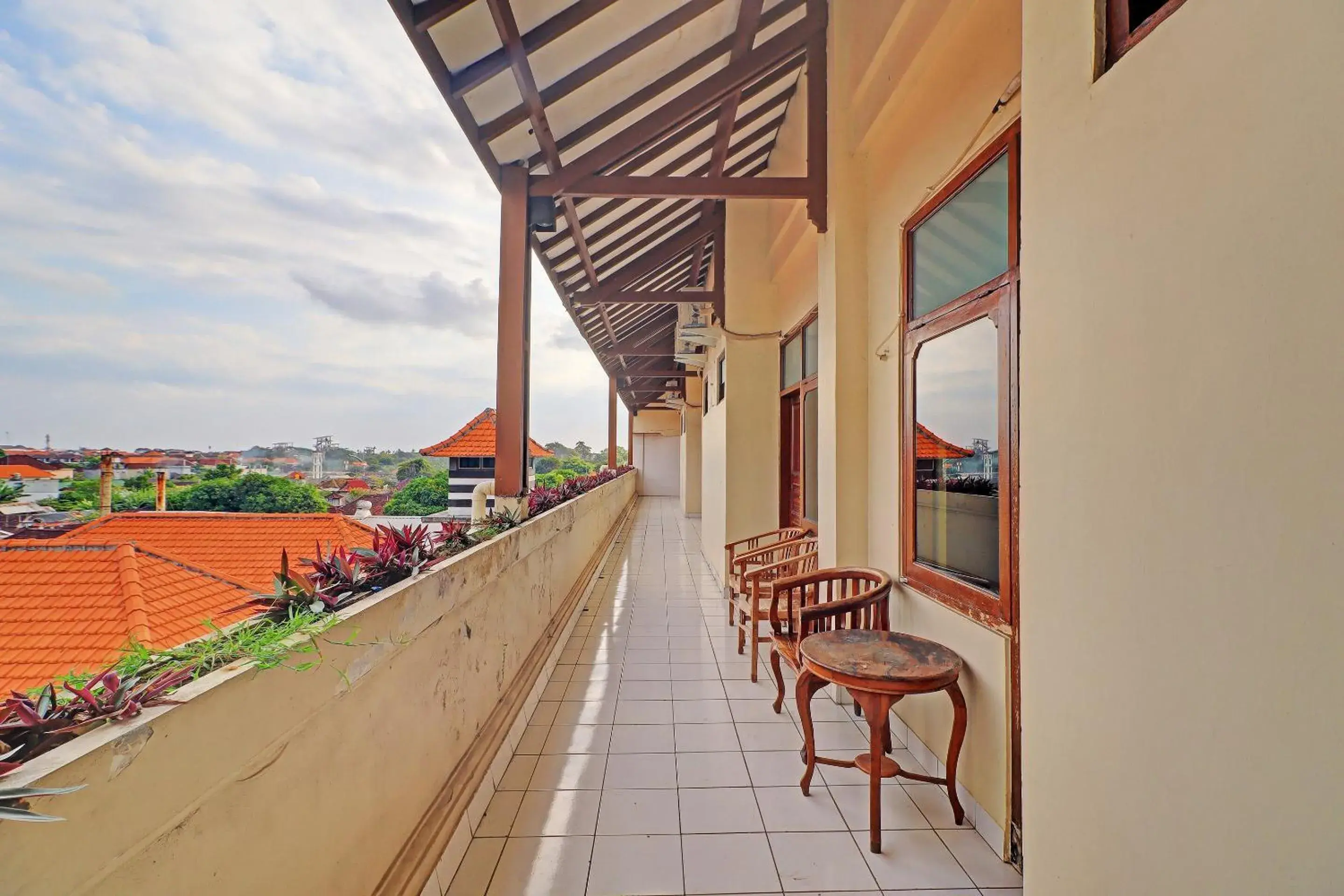 Lobby or reception, Balcony/Terrace in Guest House Simalem