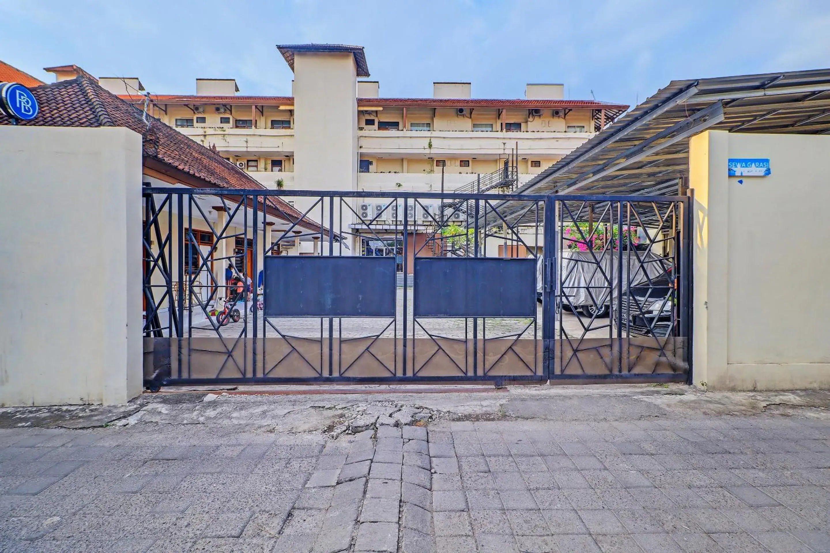 Facade/entrance, Property Building in Guest House Simalem