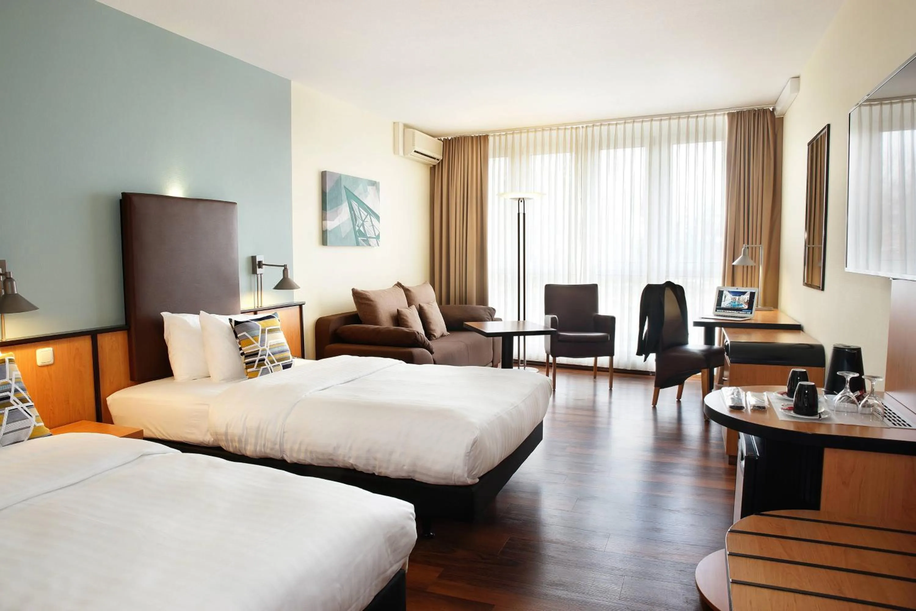 Photo of the whole room, Bed in Courtyard by Marriott Dresden