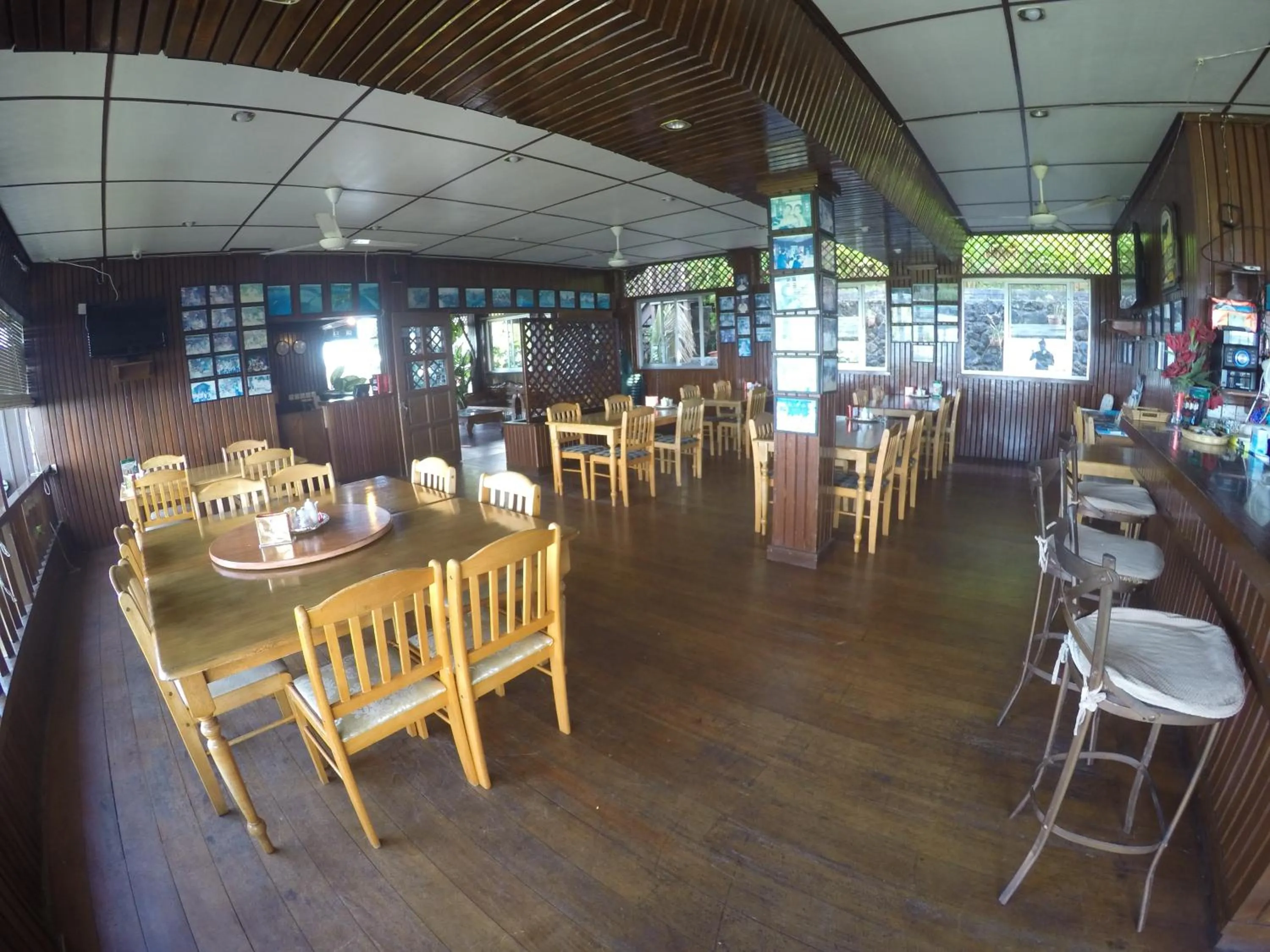 Restaurant/places to eat in Rose Garden Resort