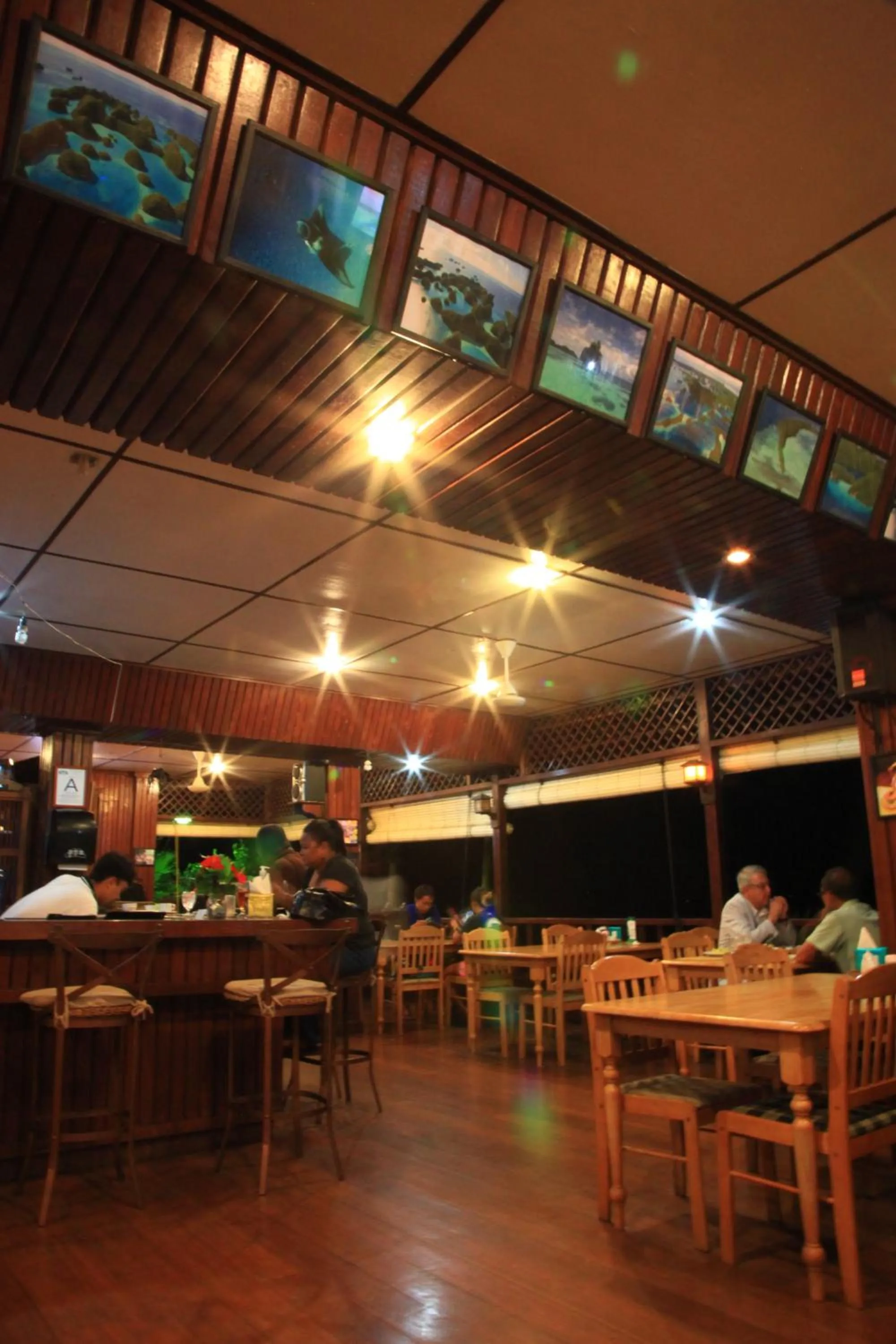 Restaurant/places to eat in Rose Garden Resort