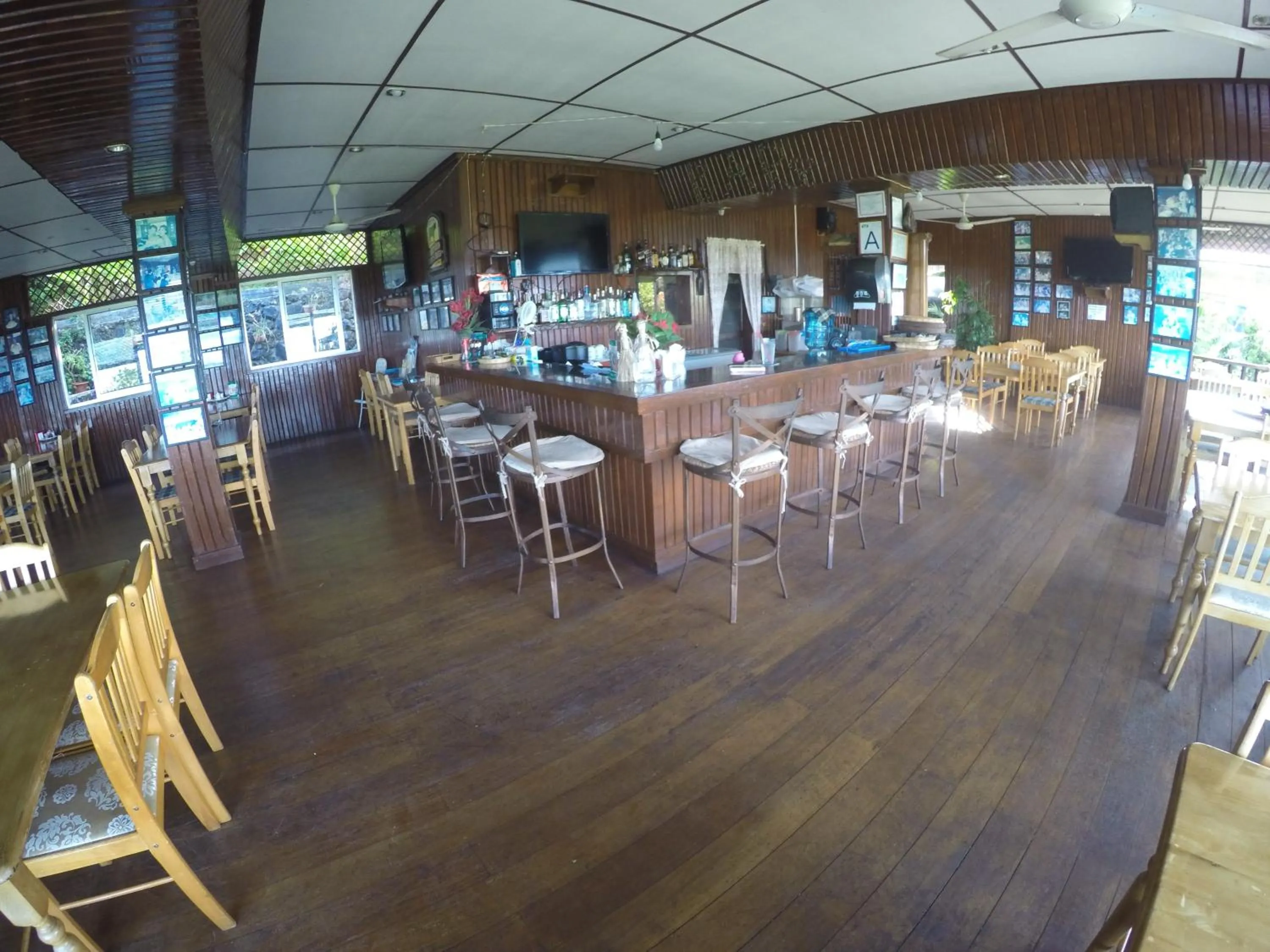 Restaurant/places to eat in Rose Garden Resort