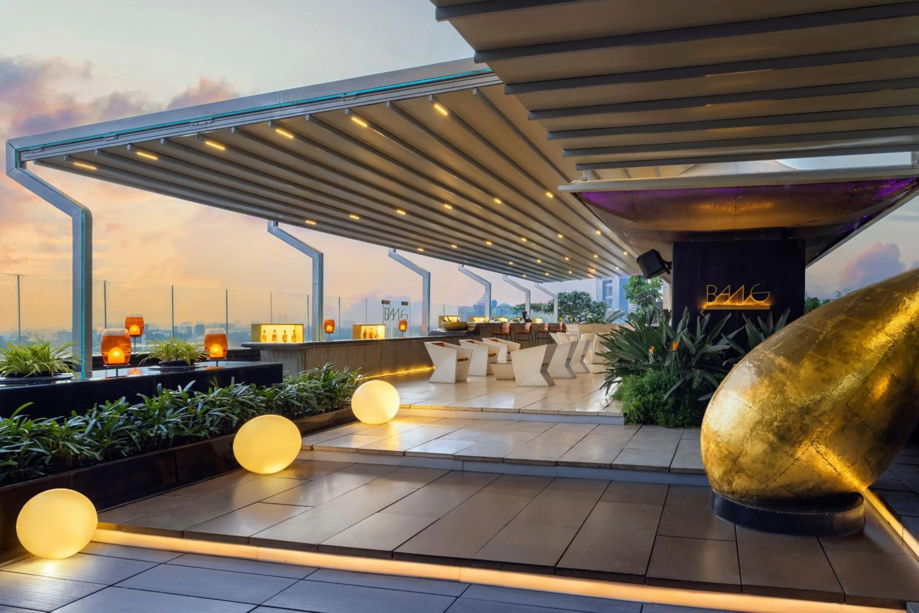 Restaurant/places to eat in The Ritz-Carlton, Bangalore