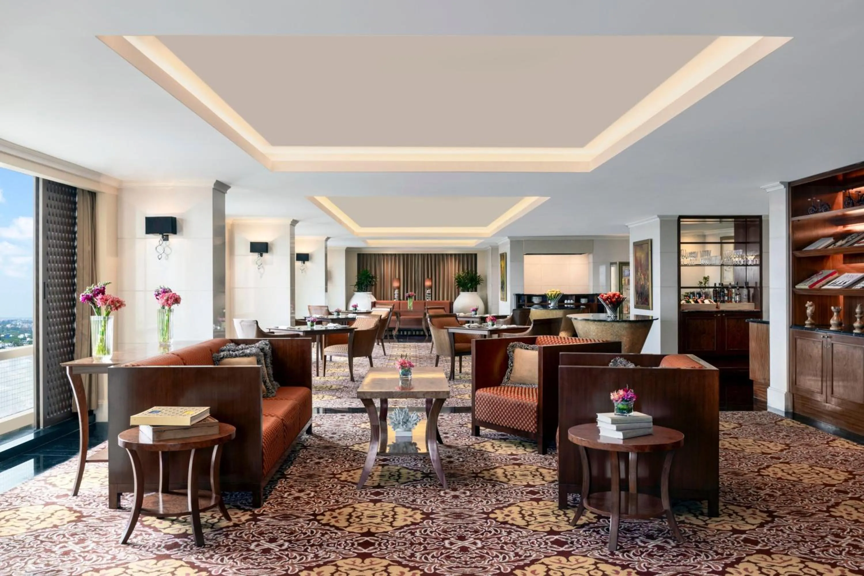Lounge or bar in The Ritz-Carlton, Bangalore