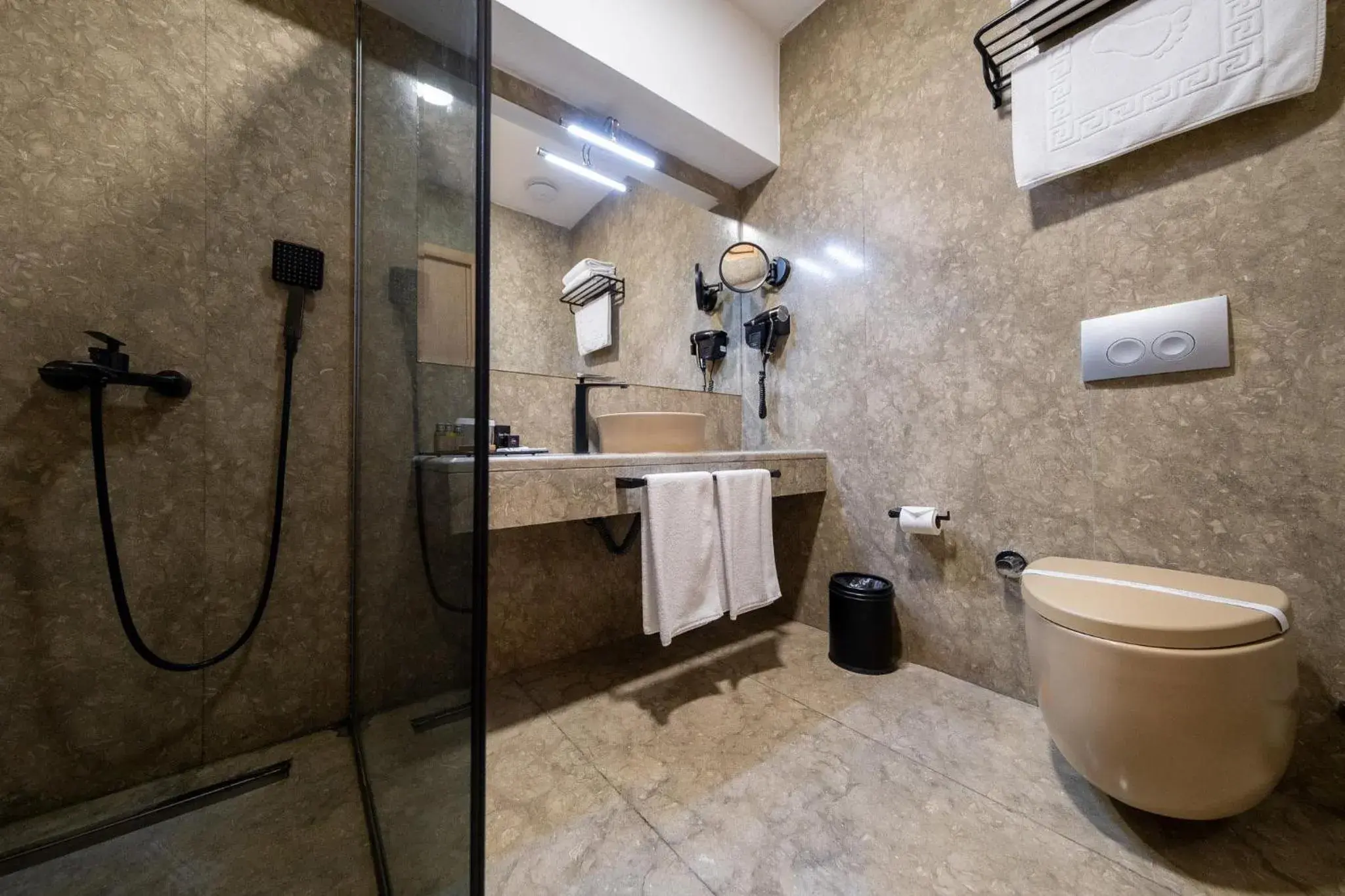 Superior King Room in Avec Hotel Superior King Room in Avec Hotel