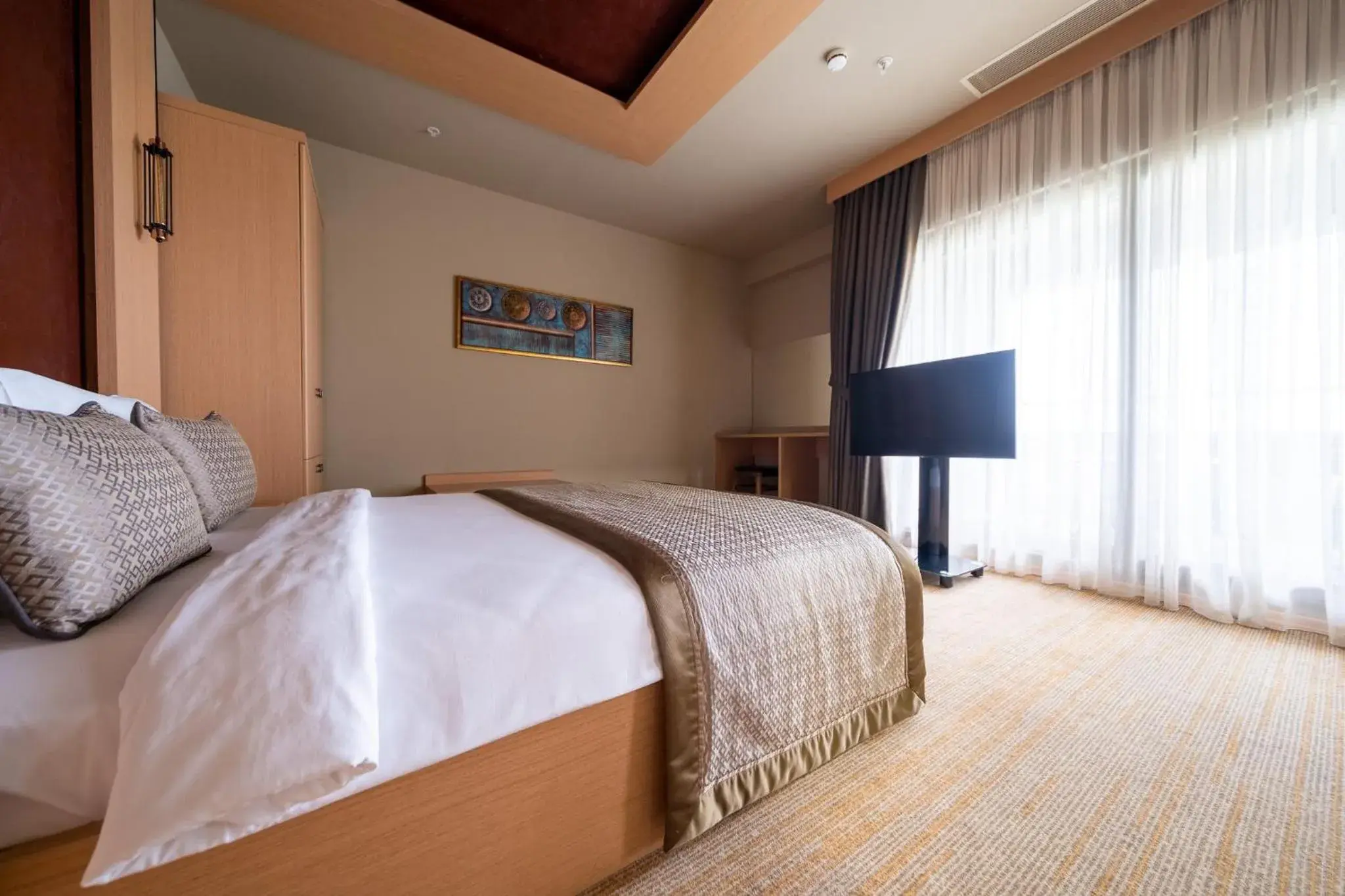 King Room with Balcony in Avec Hotel King Room with Balcony in Avec Hotel