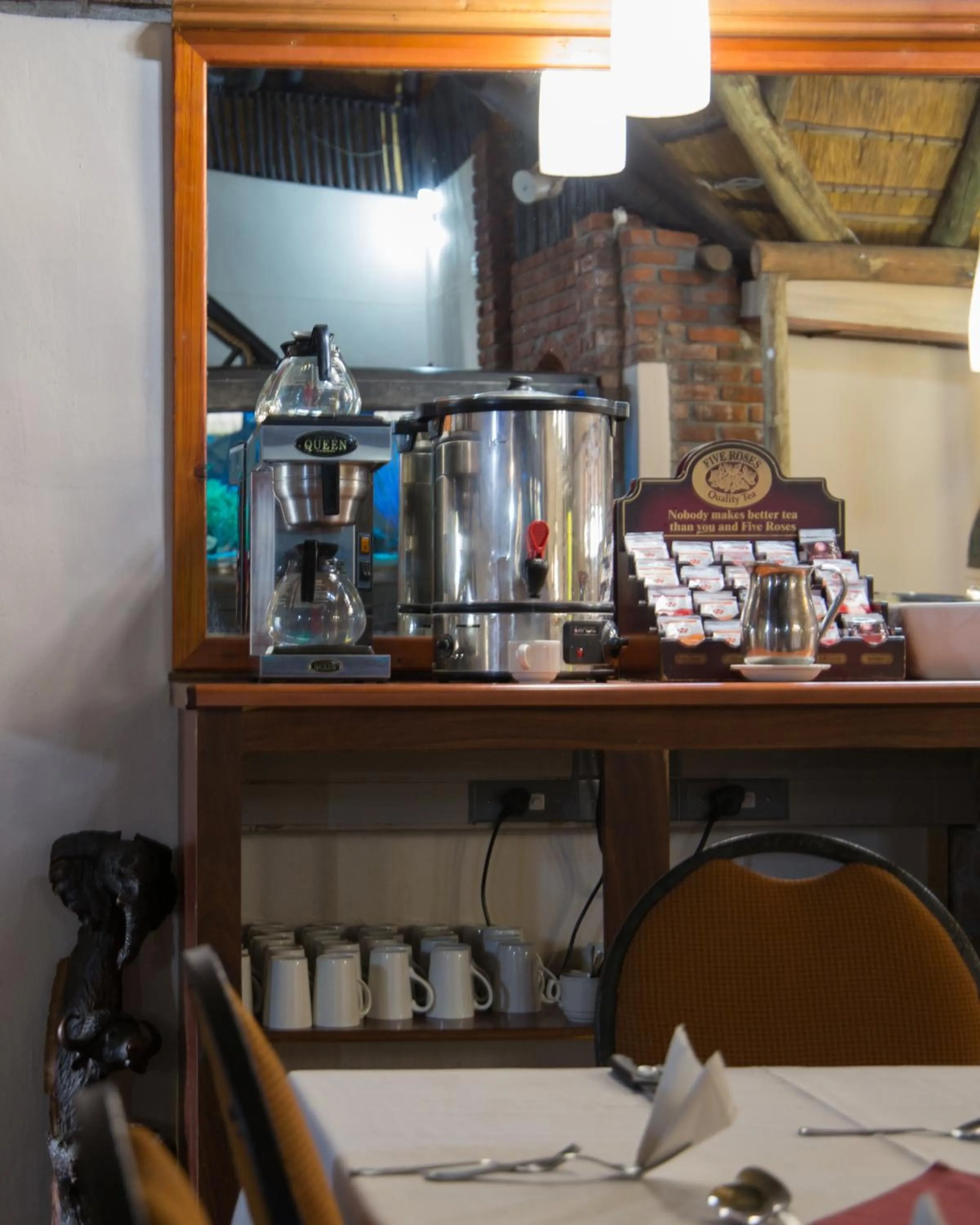 Restaurant/places to eat in Cest Si Bon Hotel