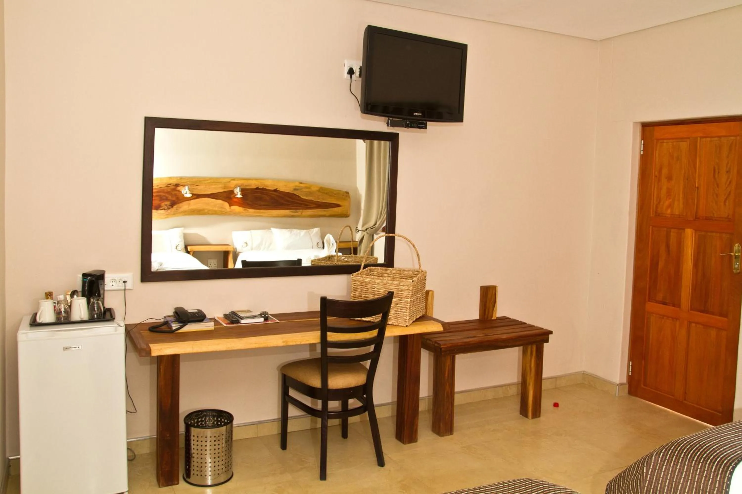 TV and multimedia in Cest Si Bon Hotel