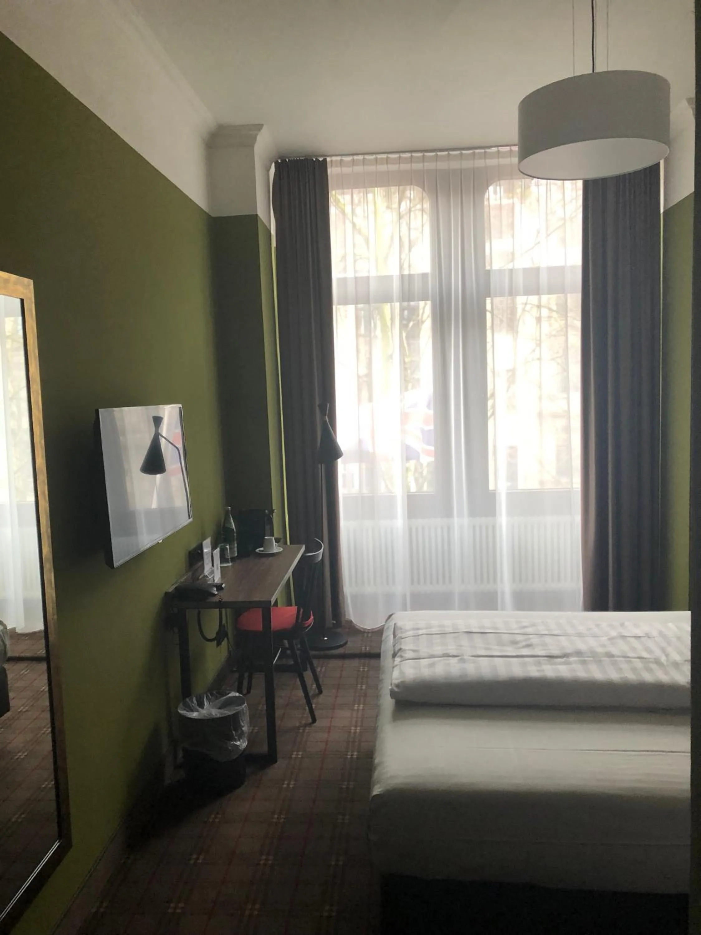 Photo of the whole room, Bed in The Ascot Hotel