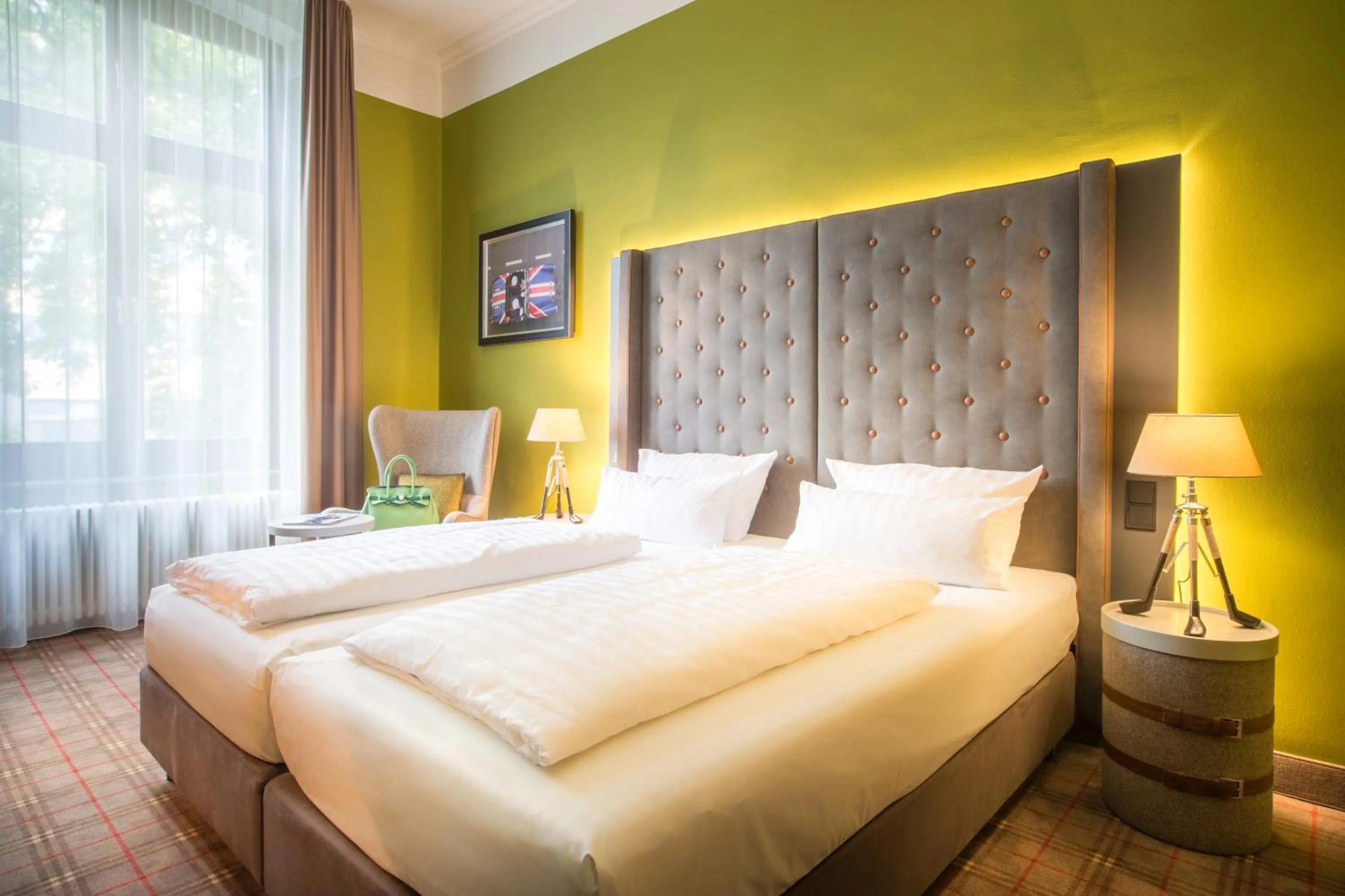 Photo of the whole room, Bed in The Ascot Hotel