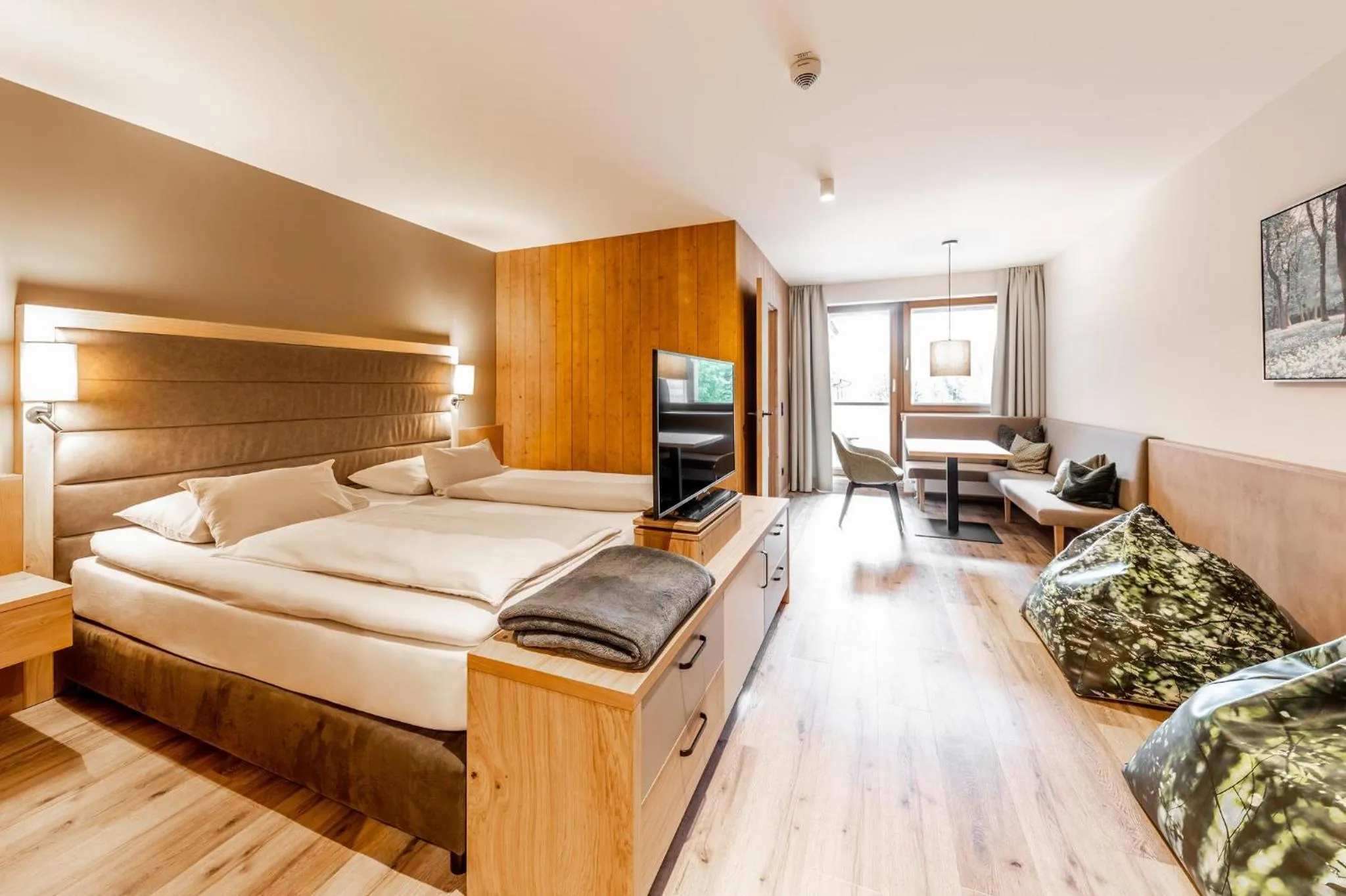 Bedroom, Bed in Das Bayrischzell Familotel Oberbayern