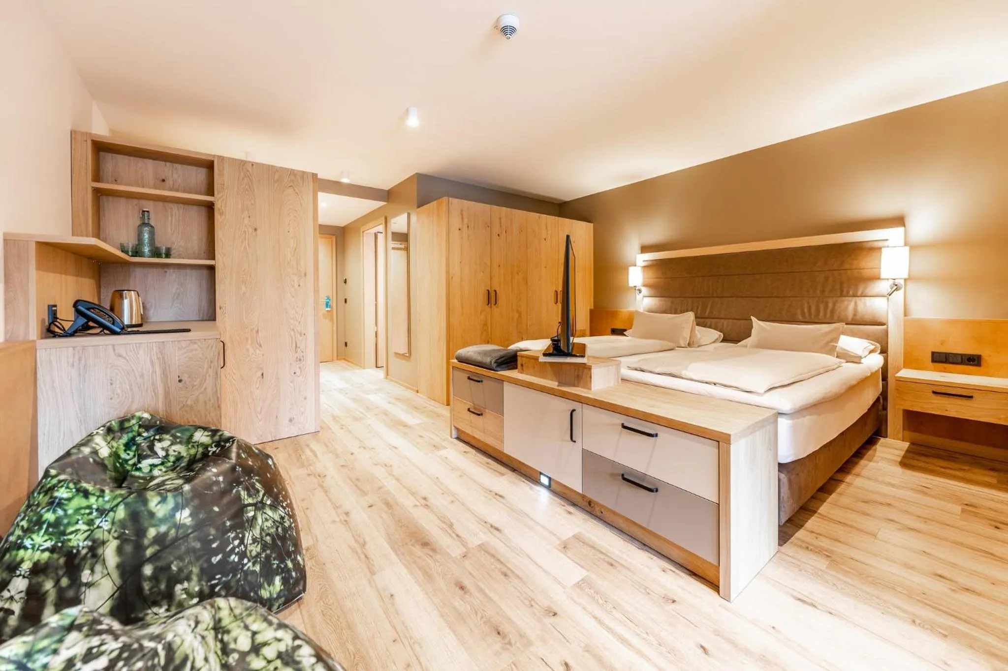 Bedroom, Bed in Das Bayrischzell Familotel Oberbayern