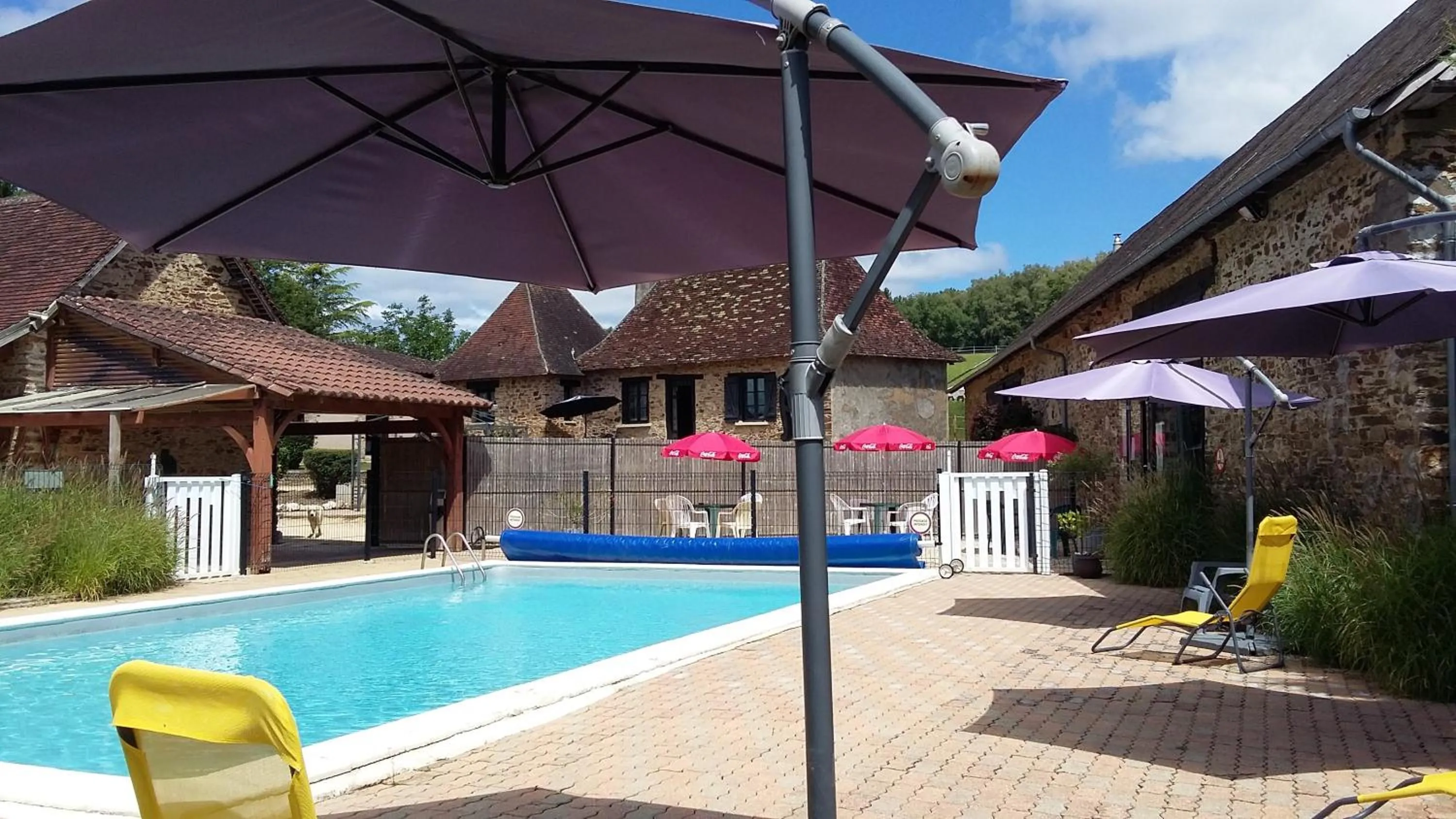 Pool view in Domaine de Vaulatour.