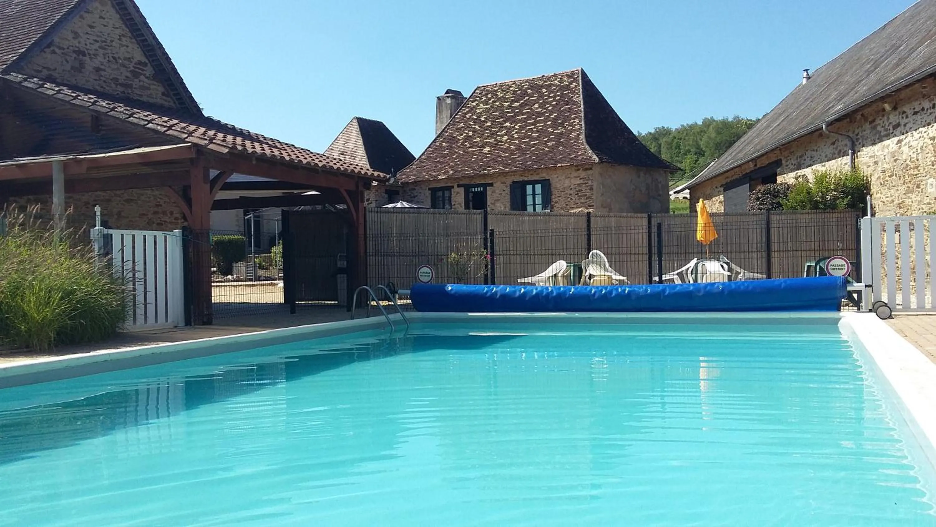 Swimming pool in Domaine de Vaulatour.