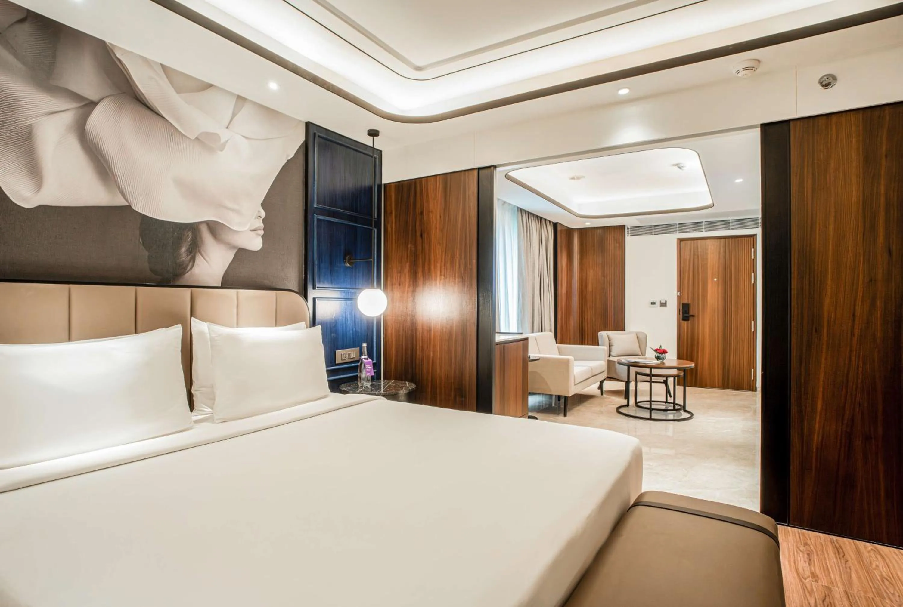 Photo of the whole room, Bed in Radisson Blu Hotel Ahmedabad