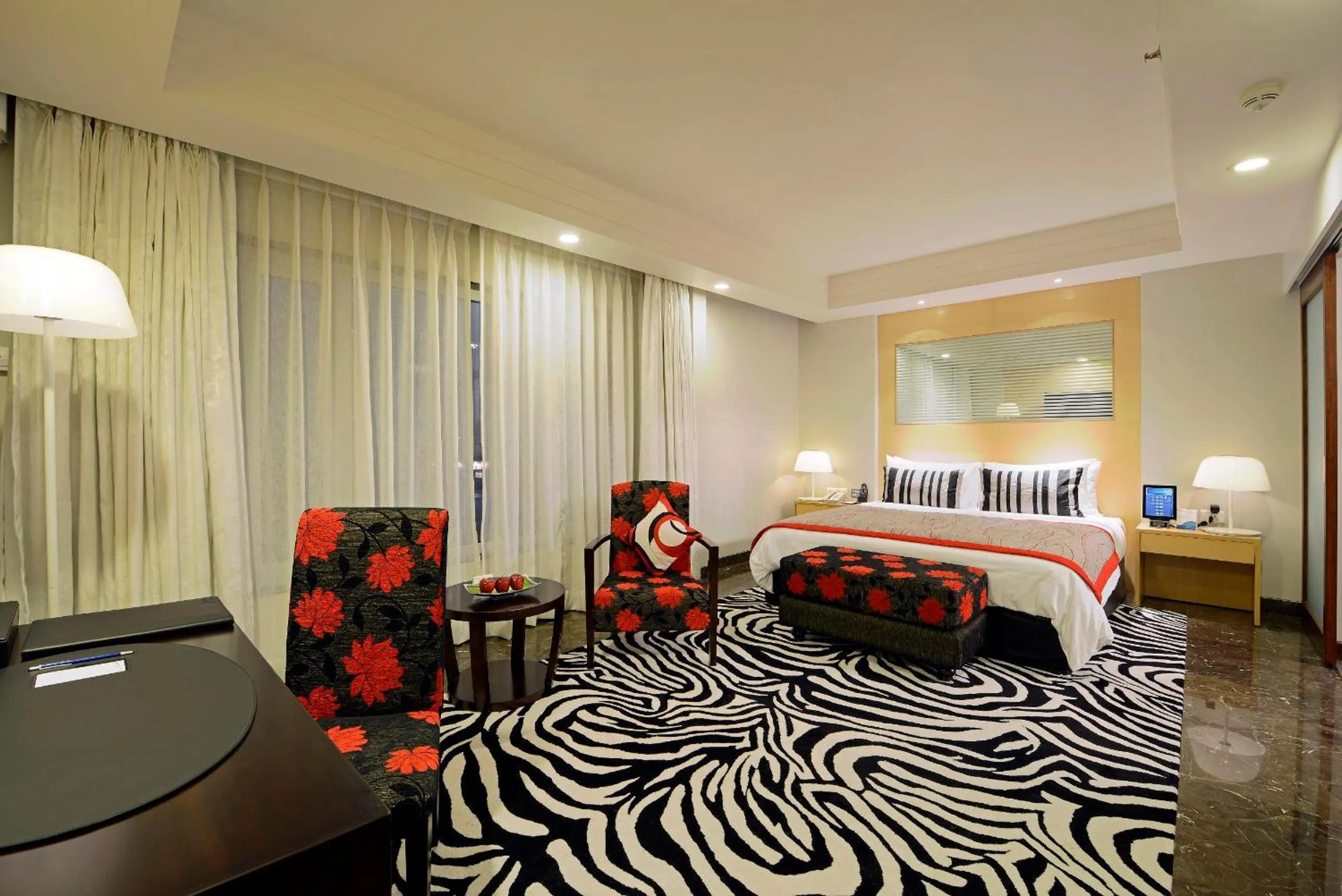 Photo of the whole room, Bed in Radisson Blu Hotel Ahmedabad