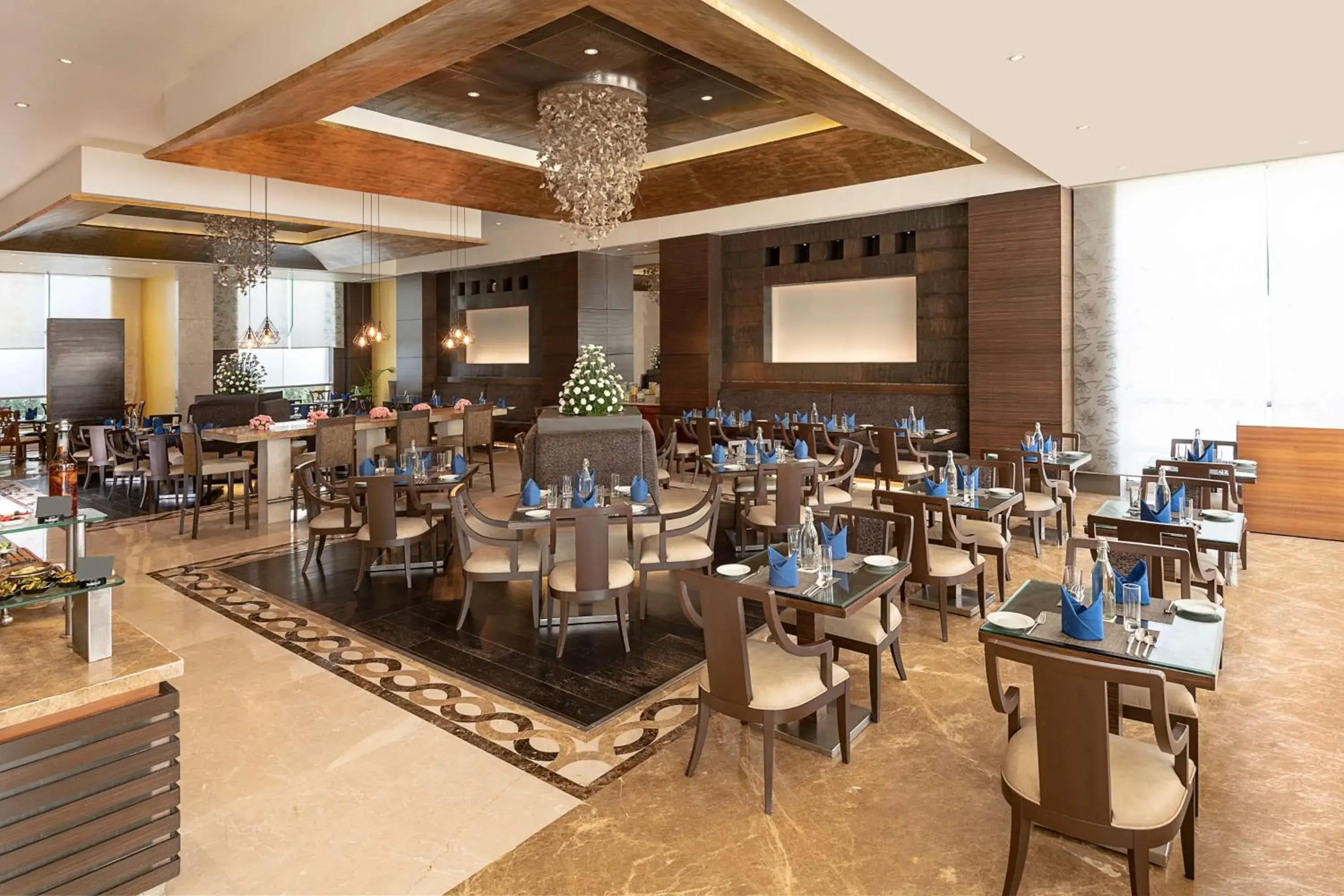 Restaurant/places to eat in Radisson Blu Hotel Ahmedabad Restaurant/places to eat in Radisson Blu Hotel Ahmedabad