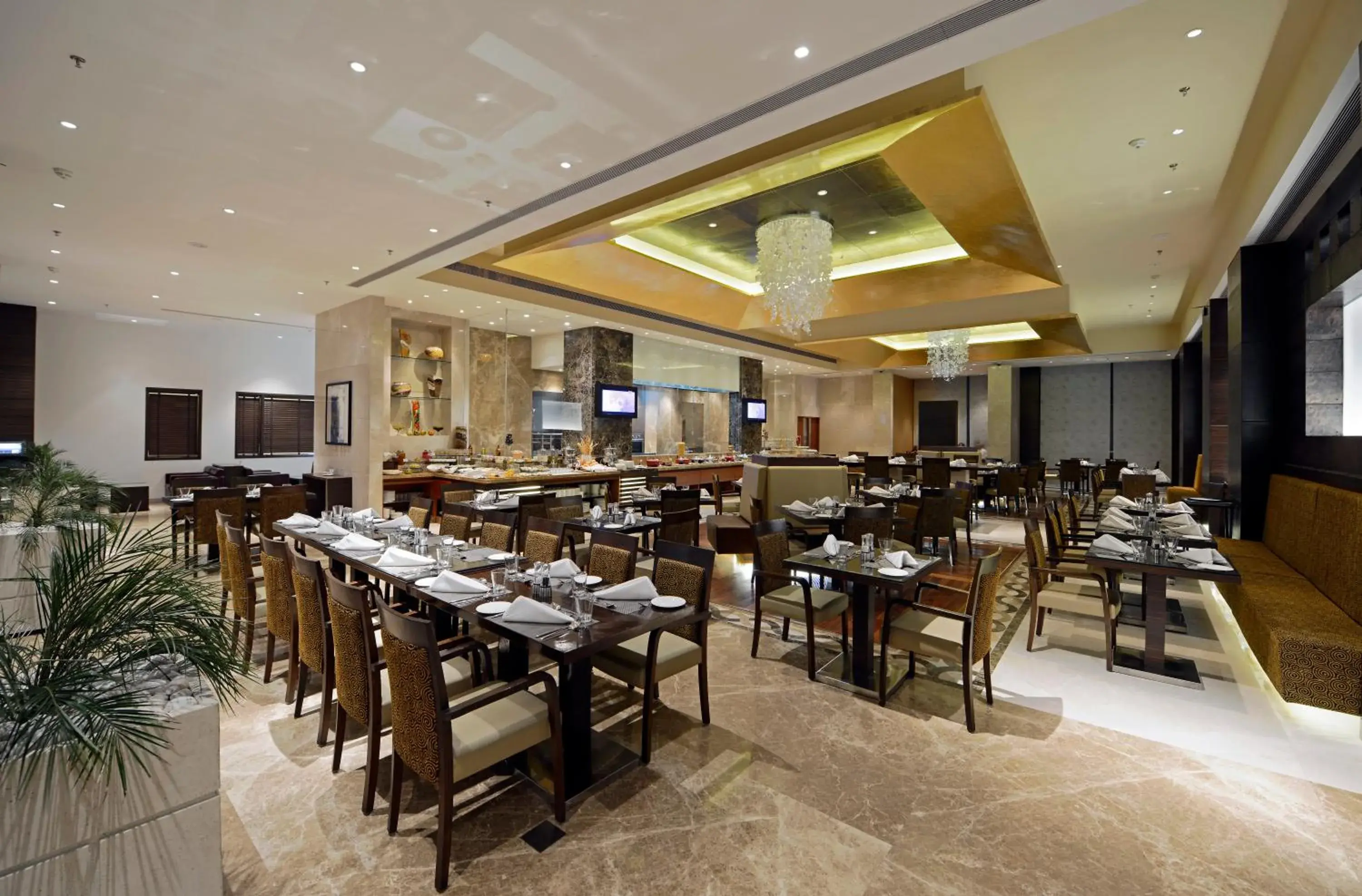 Restaurant/places to eat in Radisson Blu Hotel Ahmedabad Restaurant/places to eat in Radisson Blu Hotel Ahmedabad