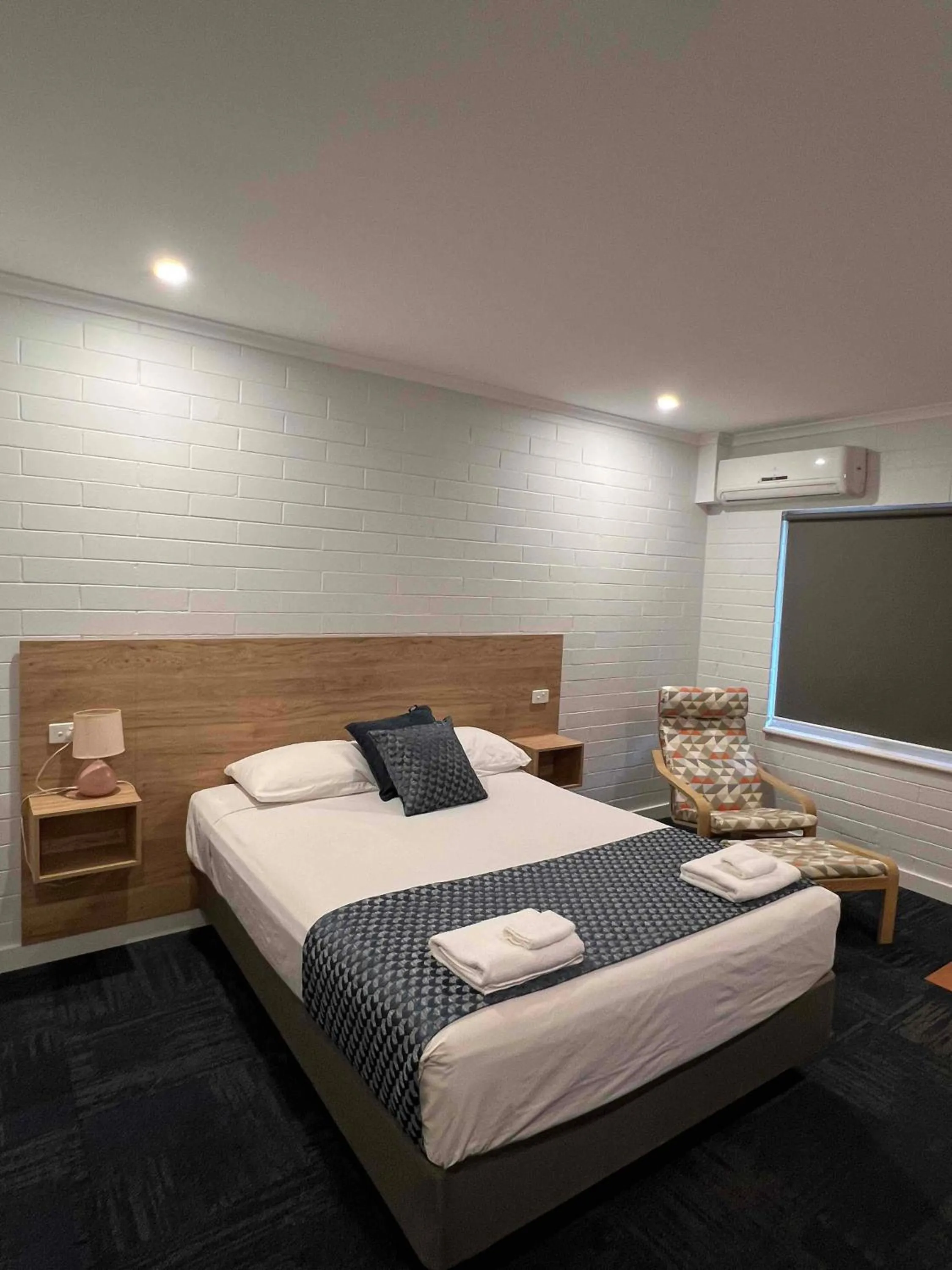 Bed in Katherine Motel