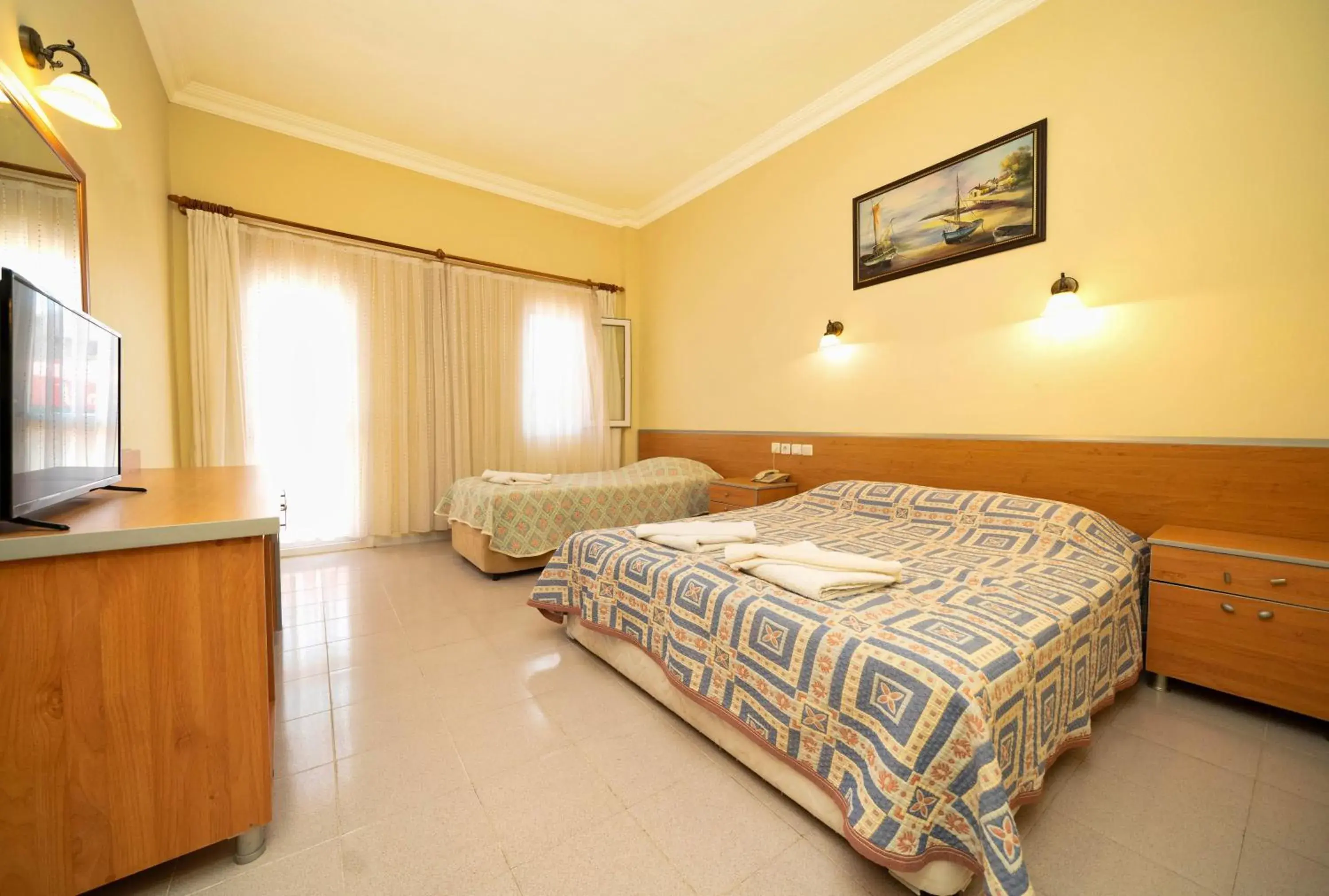 Standard Triple Room in Hotel Imparator Standard Triple Room in Hotel Imparator