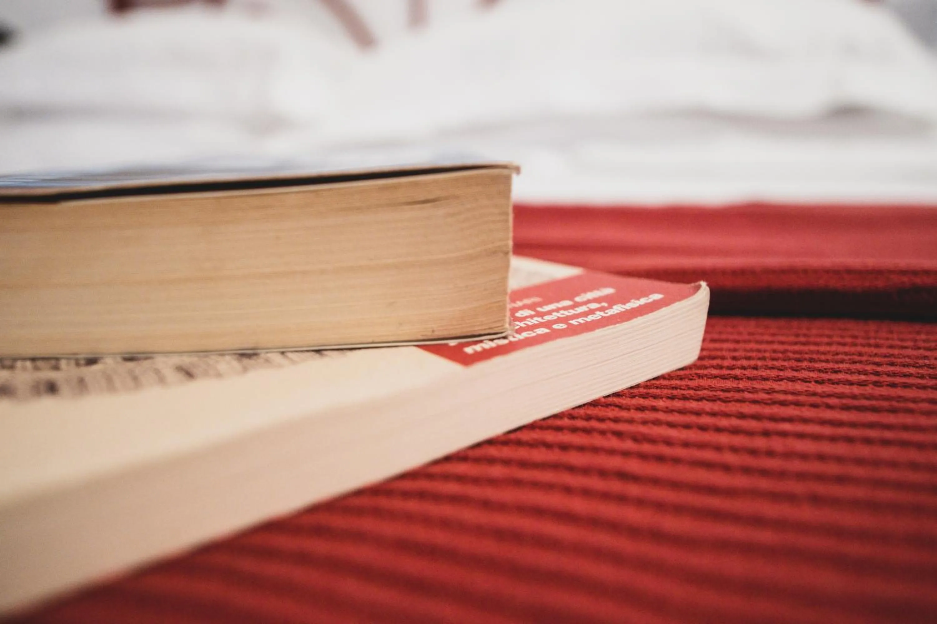 Decorative detail, Bed in Casa Fola - City Centre Rooms