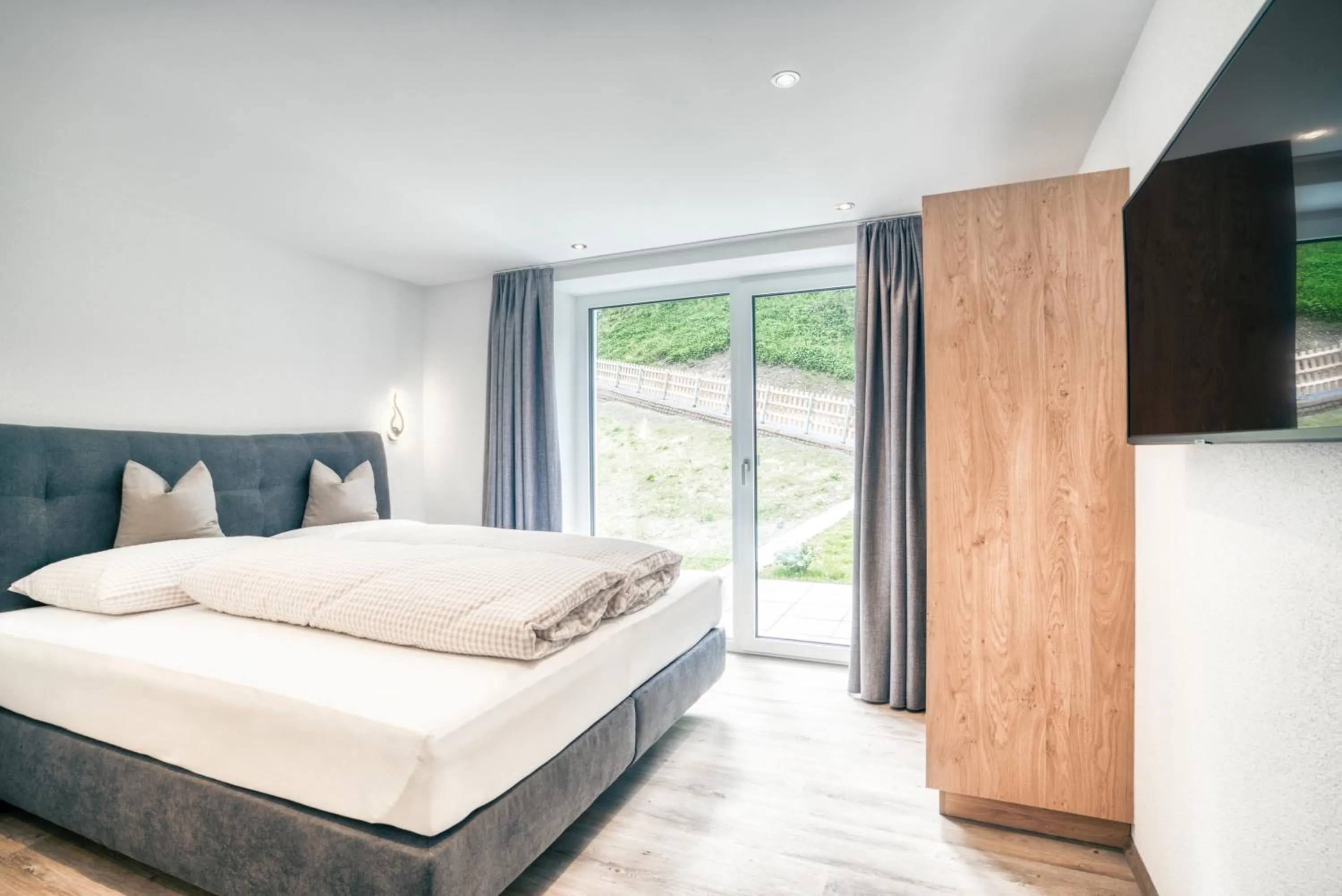 Garden view, Bed in Apart Gstrein - including Silvretta Premium Summercard