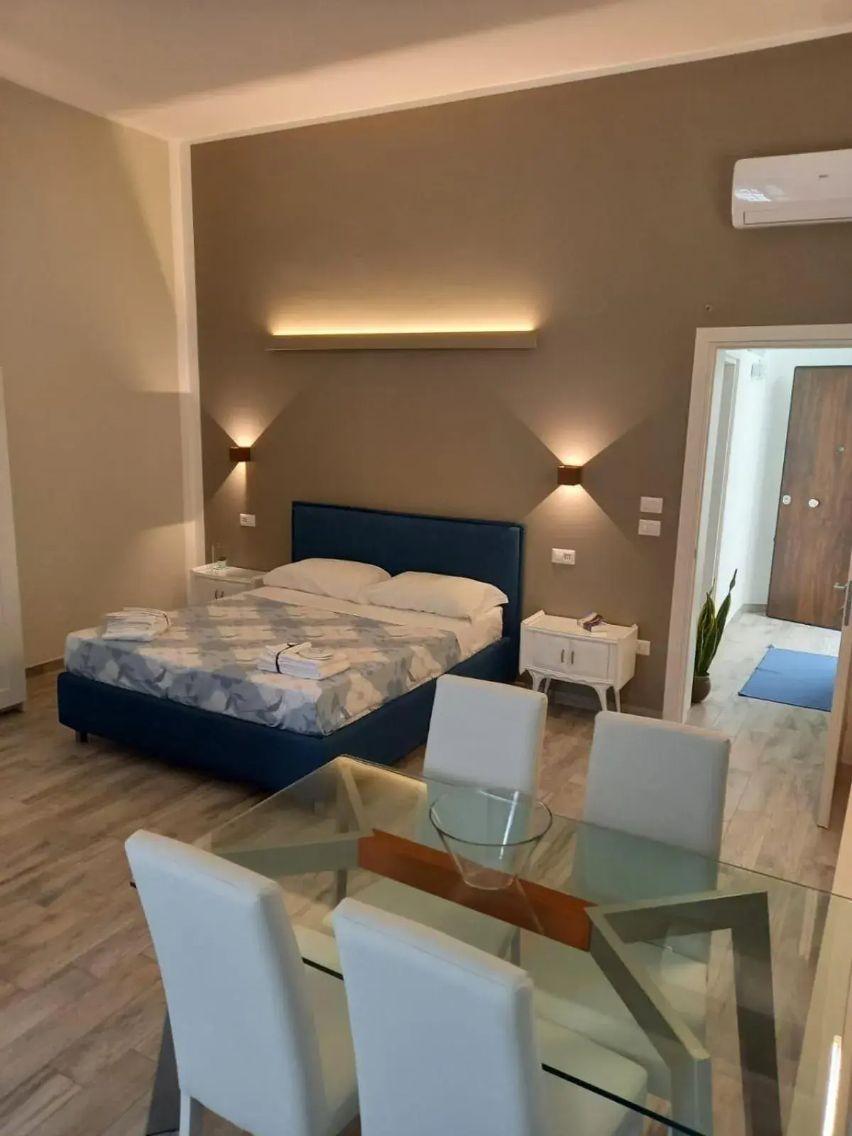 Deluxe Double Room with Balcony in TRANI LA GRAZIA b&b Deluxe Double Room with Balcony in TRANI LA GRAZIA b&b