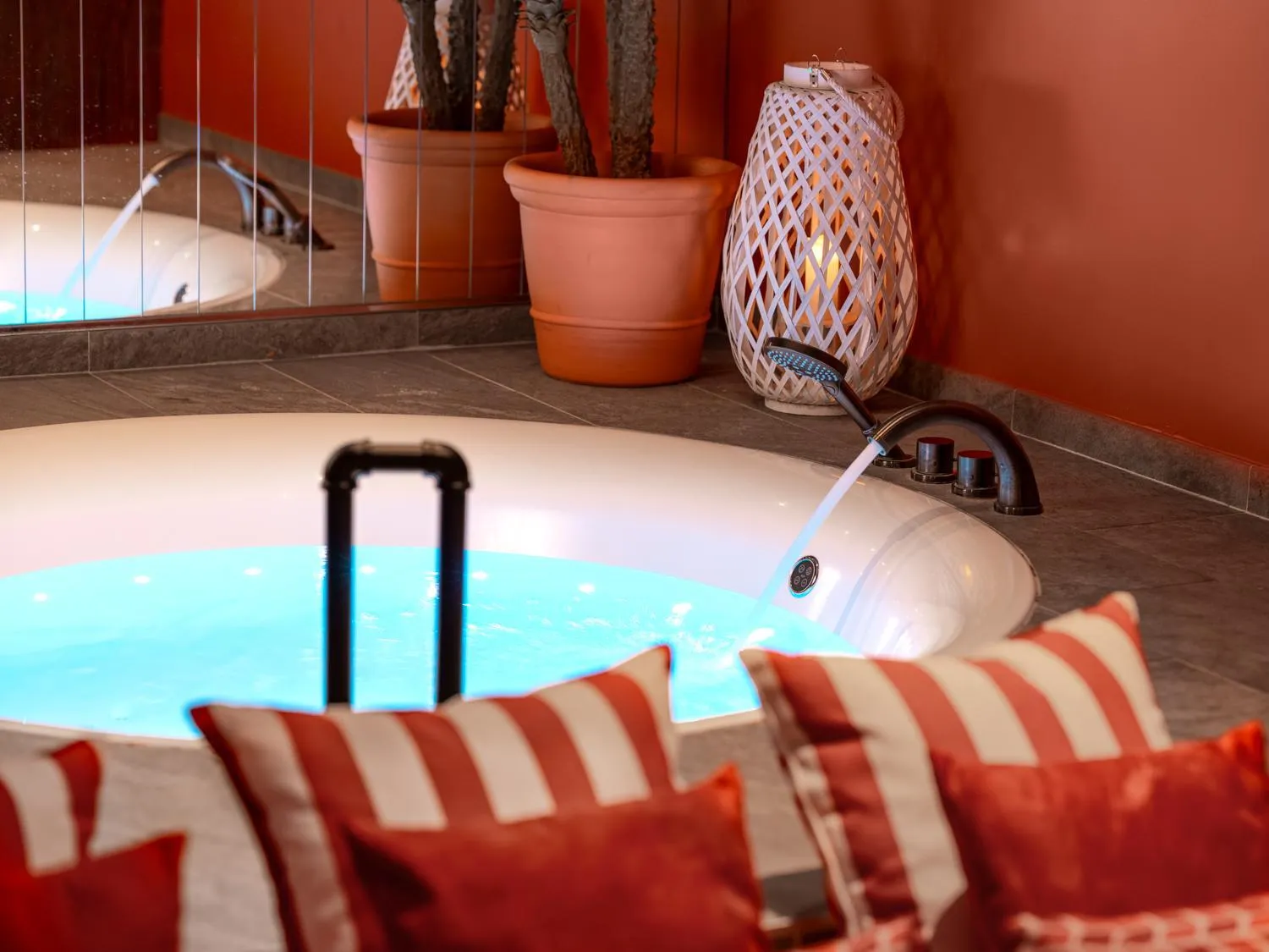 Hot Tub in Chouchou Hotel