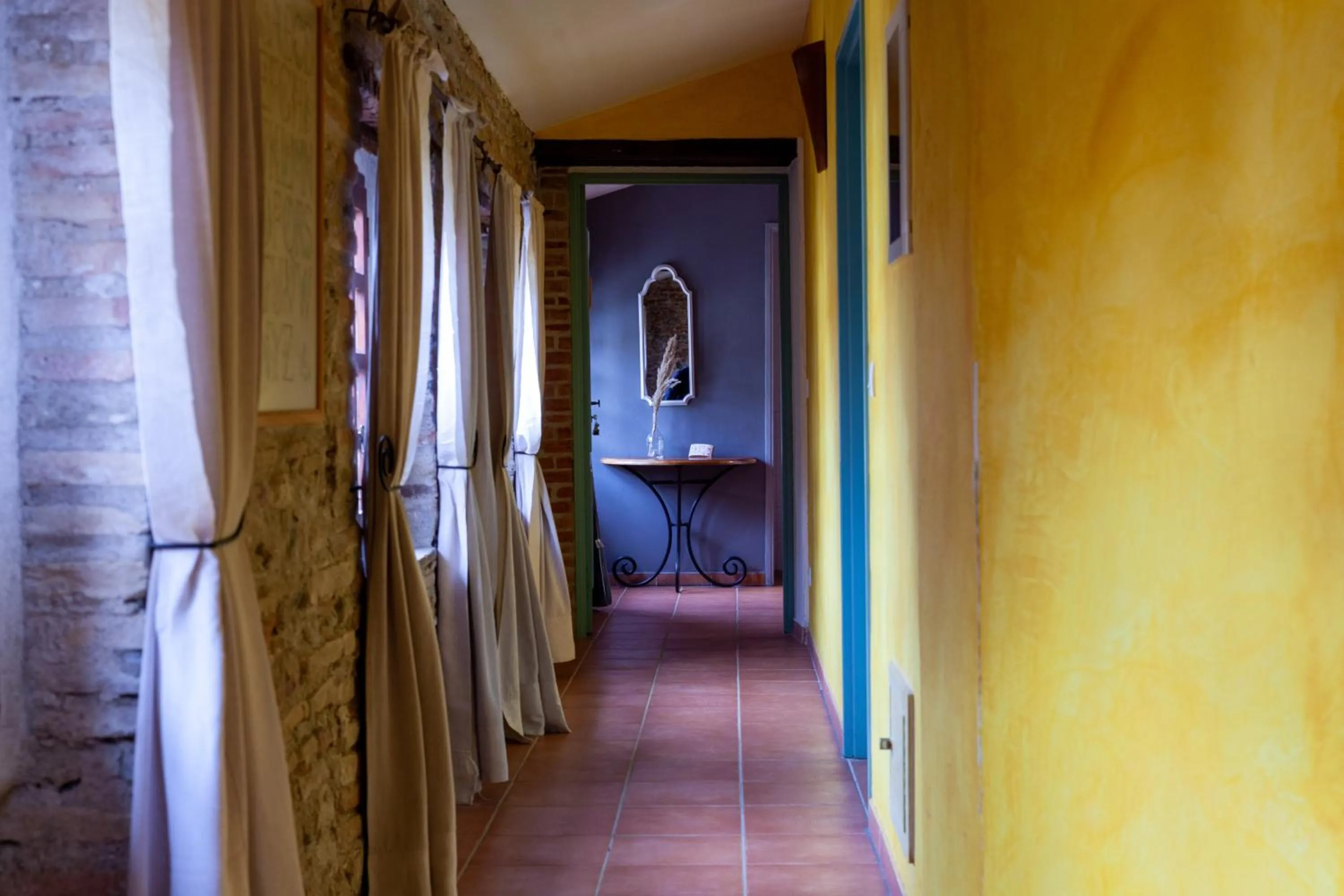 Photo of the whole room, Bed in La Vieille Demeure