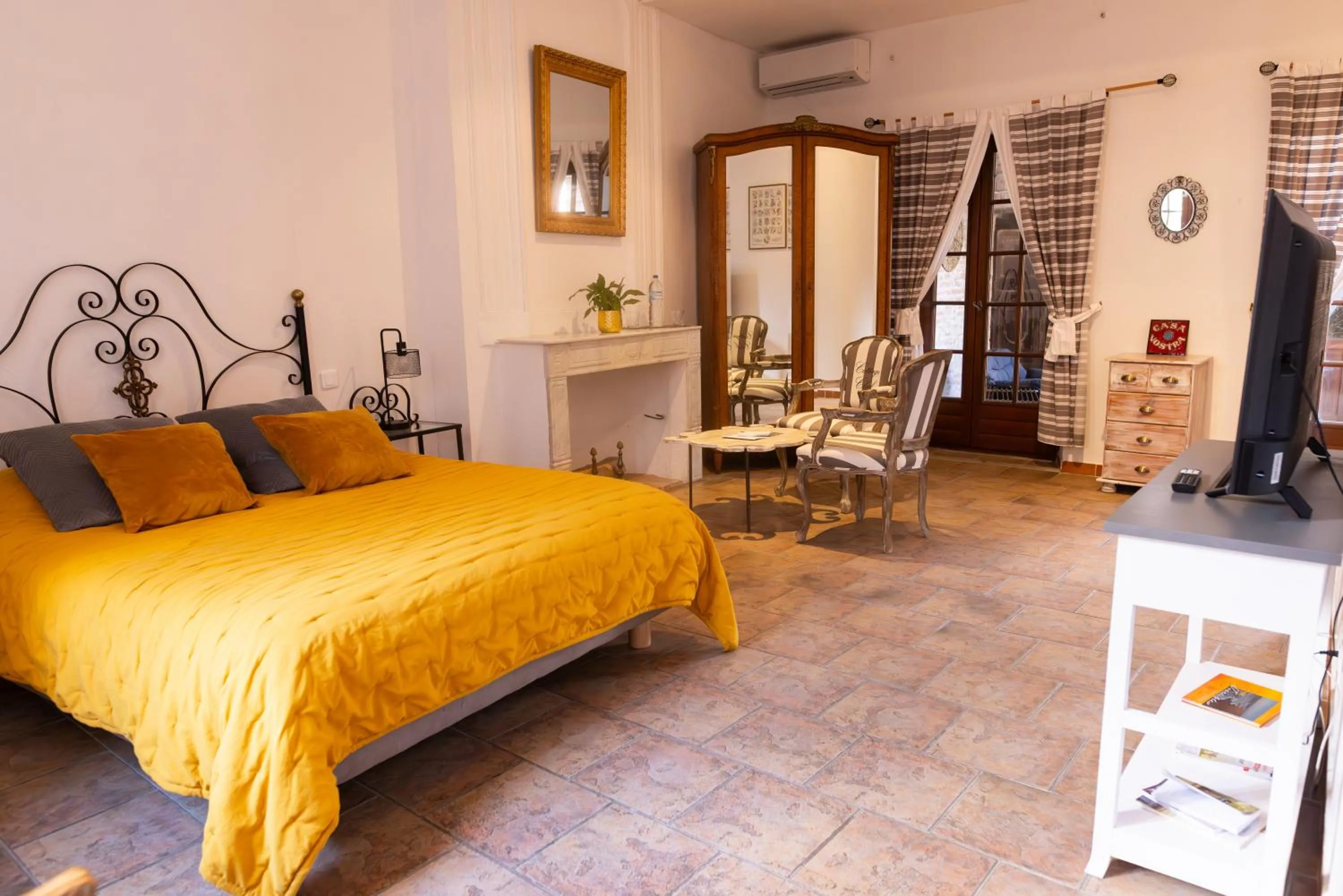 Bed in La Vieille Demeure