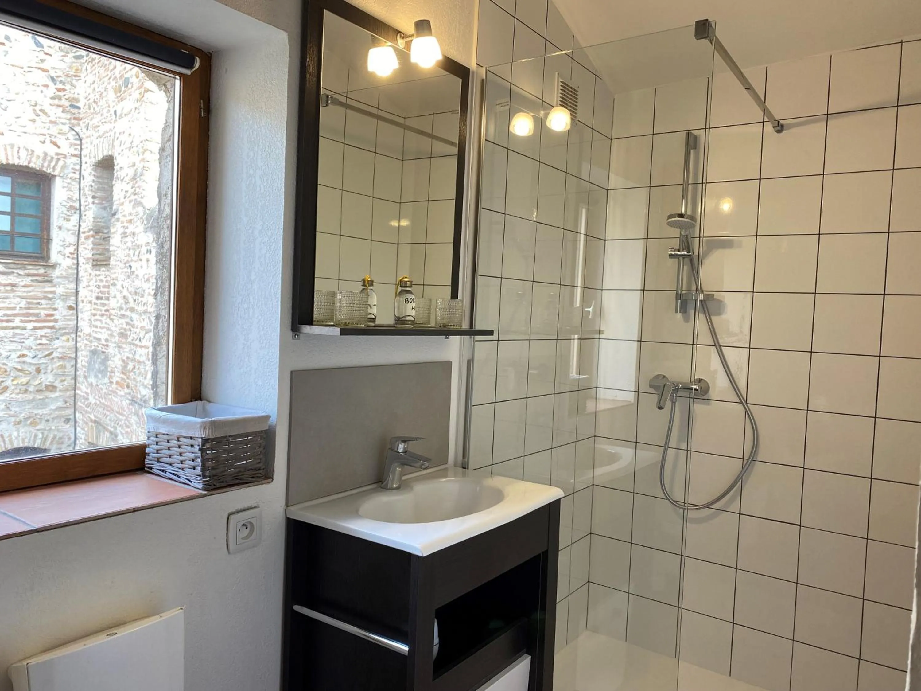 Shower in La Vieille Demeure